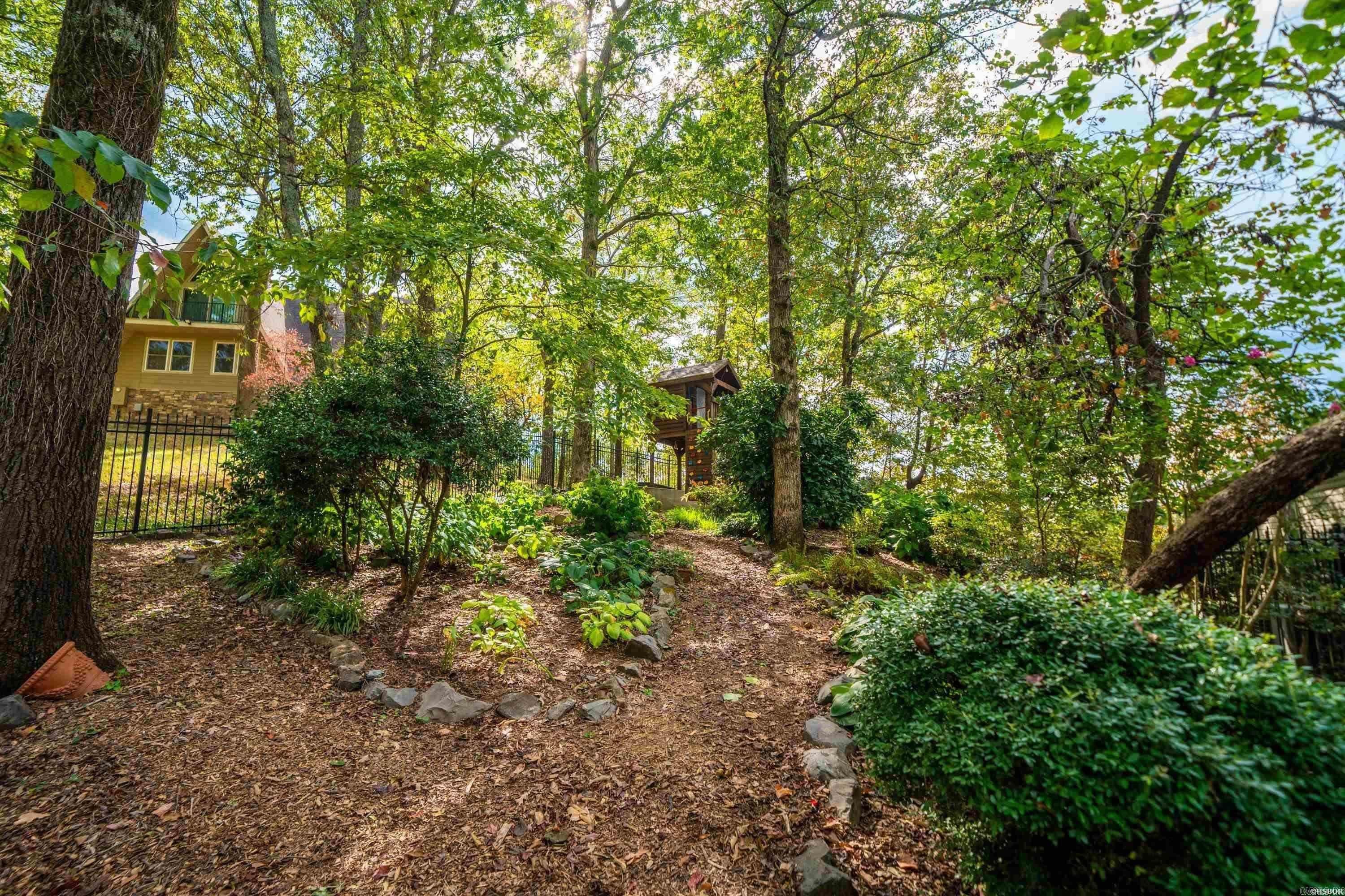 Hot Springs, Arkansas, 71913, United States, 4 Bedrooms Bedrooms, ,3 BathroomsBathrooms,Residential,For Sale,1983883