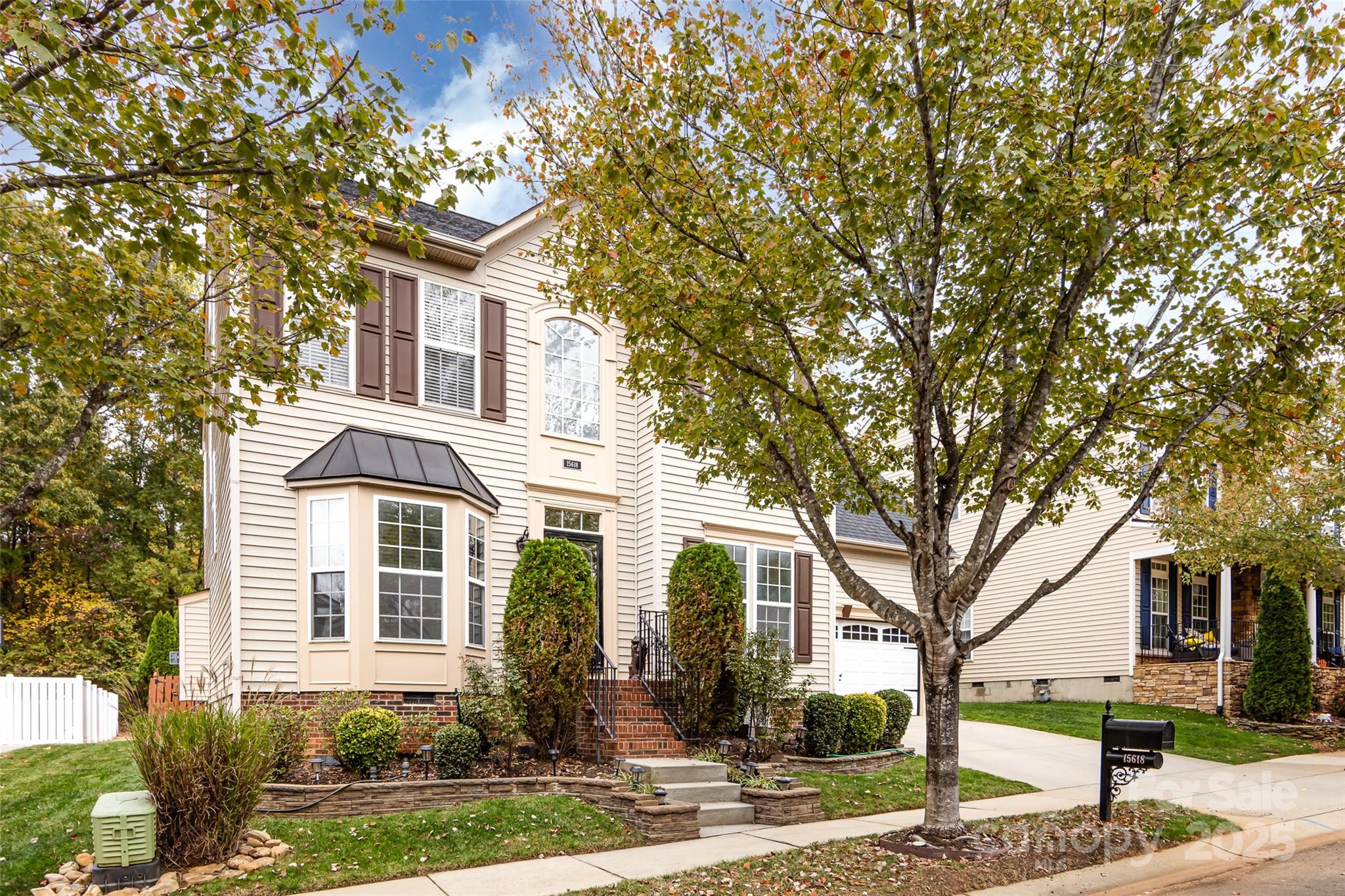 Huntersville, North Carolina, 28078, United States, 4 Bedrooms Bedrooms, ,3 BathroomsBathrooms,Residential,For Sale,1969011