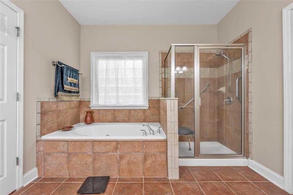 Commerce, Georgia, 30530, United States, 5 Bedrooms Bedrooms, ,4 BathroomsBathrooms,Residential,For Sale,1826945