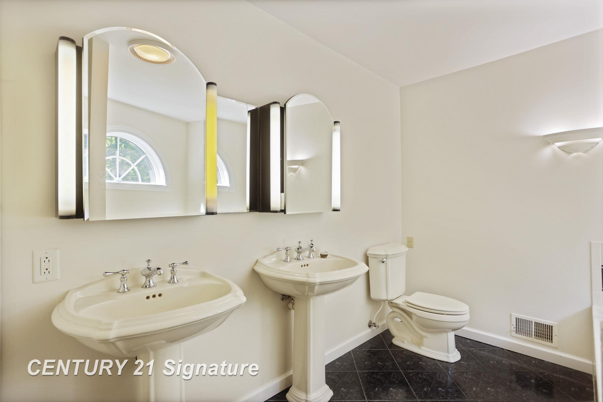 Chesaning, Michigan, 48616, United States, 4 Bedrooms Bedrooms, ,3 BathroomsBathrooms,Residential,For Sale,1980512