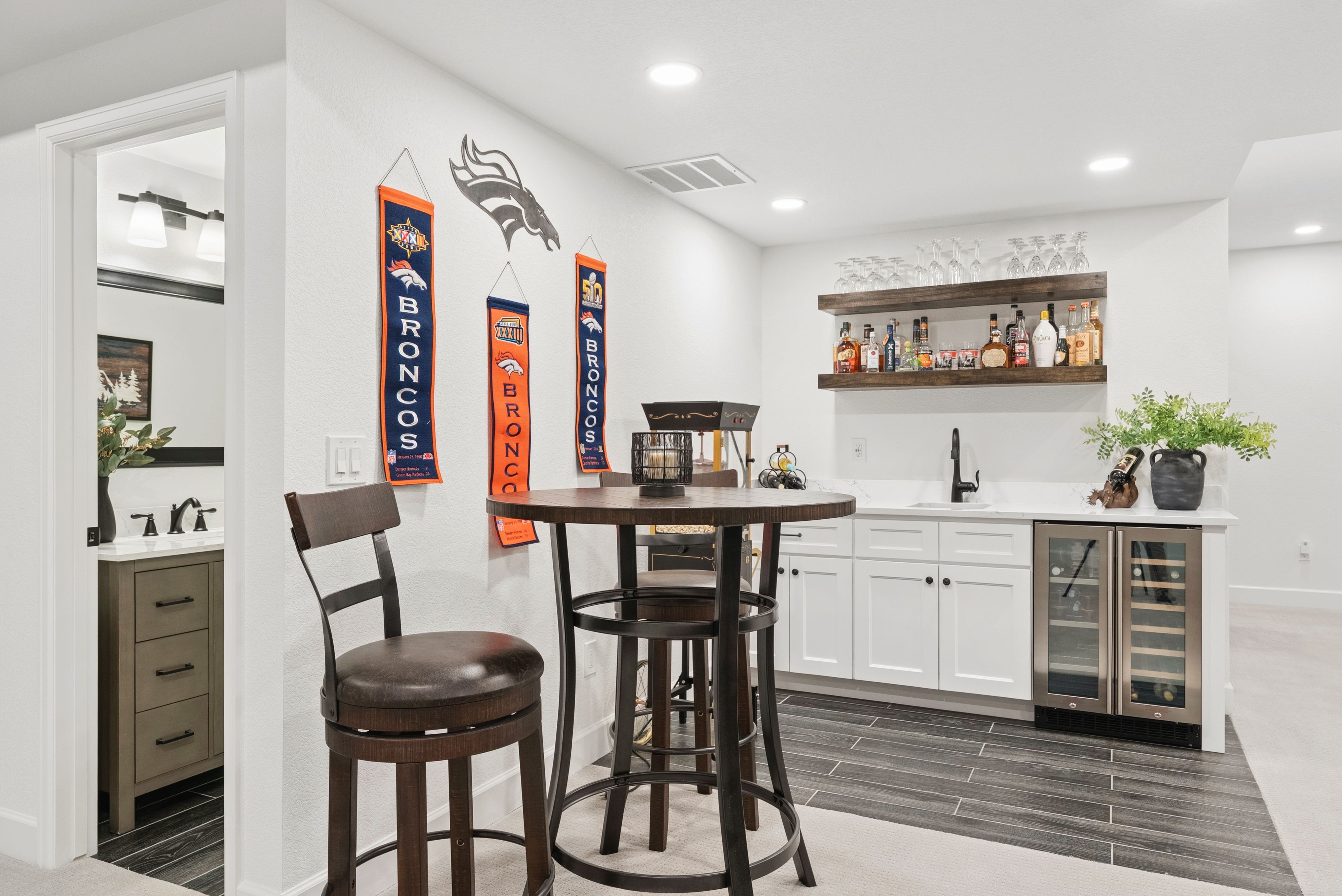  Newer construction, thoughtful design, and beautifully scaled spaces - 物件實景