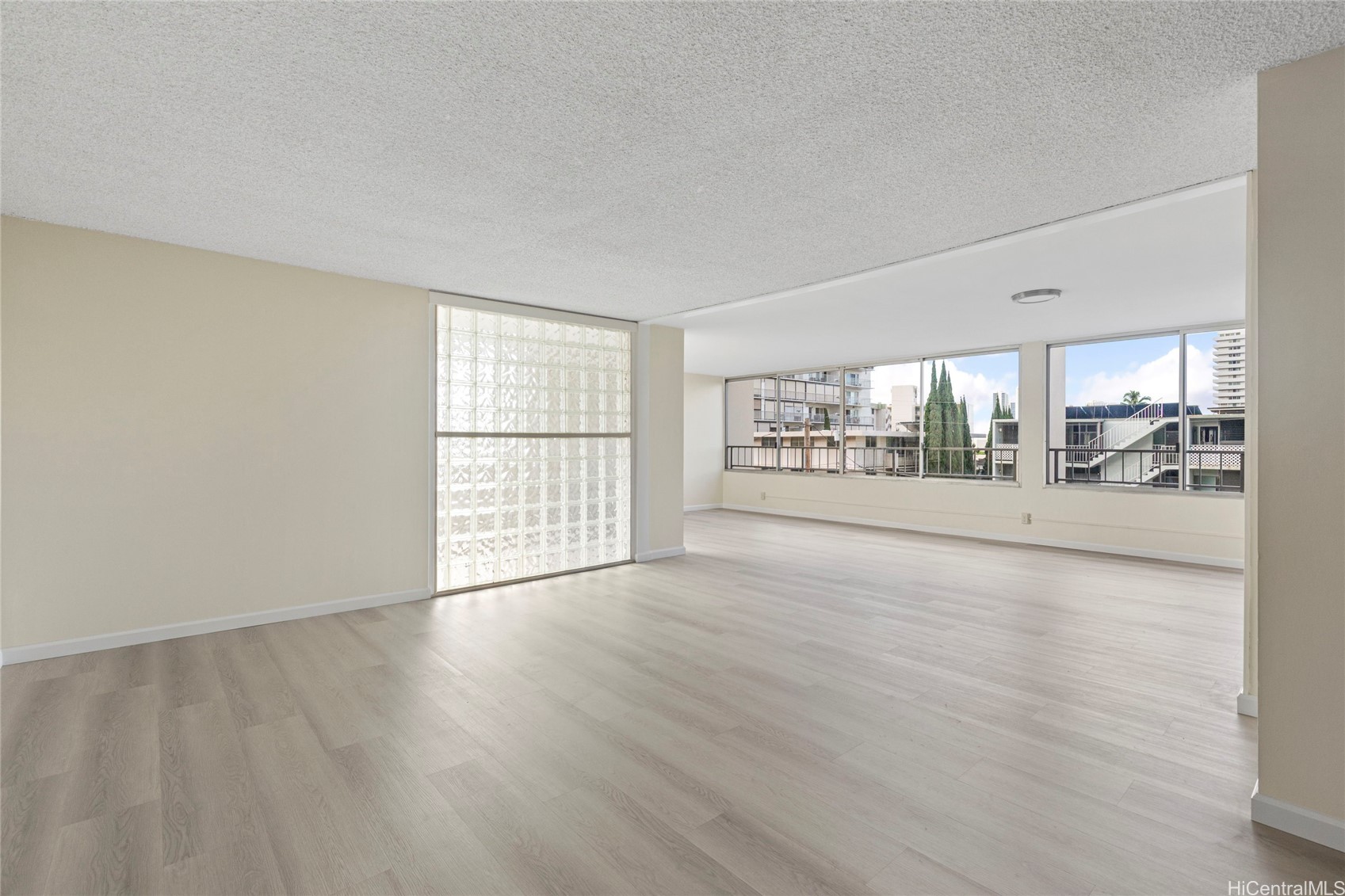 Honolulu, Hawaii, 96822, United States, 2 Bedrooms Bedrooms, ,2 BathroomsBathrooms,Residential,For Sale,1991493