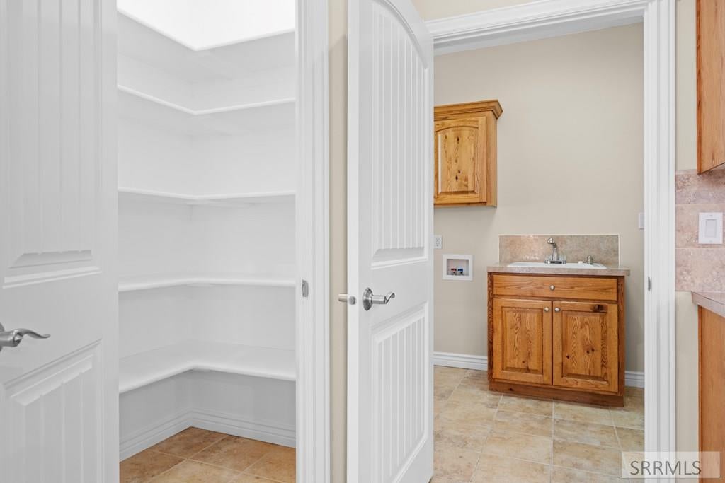 IDAHO FALLS, Idaho, 83402, United States, 5 Bedrooms Bedrooms, ,3 BathroomsBathrooms,Residential,For Sale,1987335