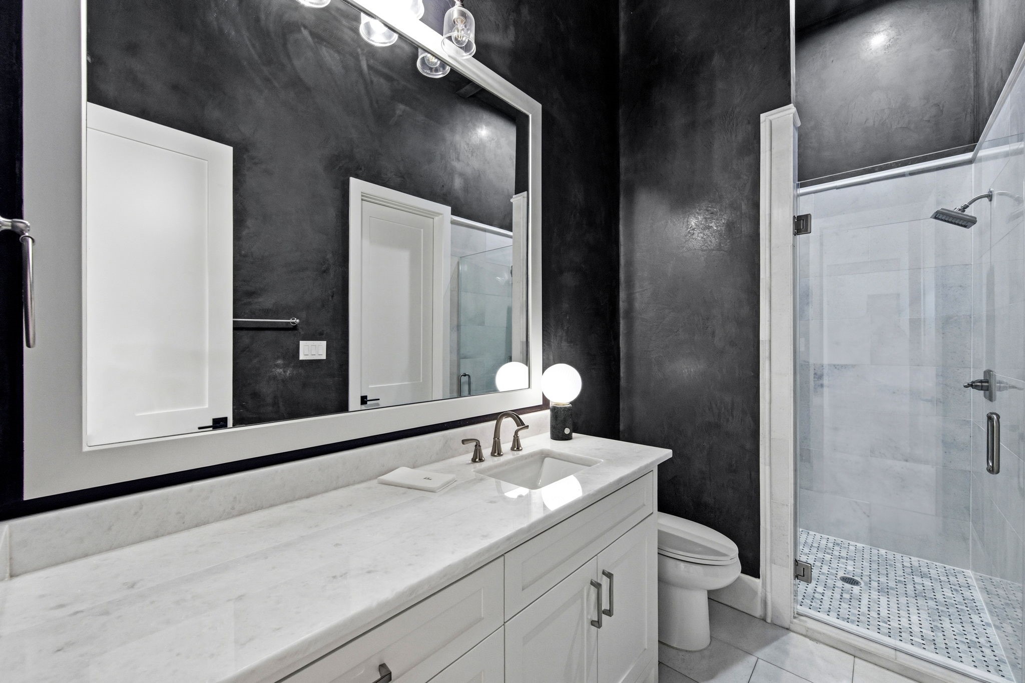  878 W 41st Street - 物件實景