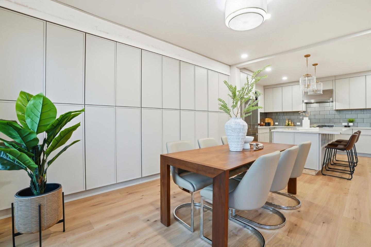 San Carlos, California, 94070, United States, 4 Bedrooms Bedrooms, ,4 BathroomsBathrooms,Residential,For Sale,1989305