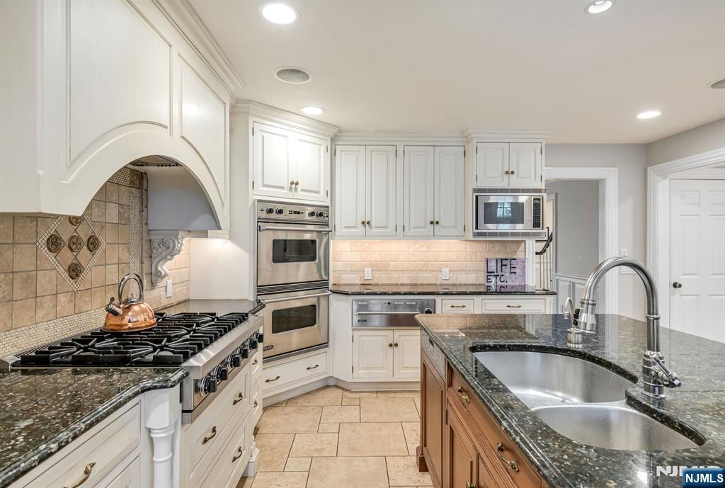 Tenafly, New Jersey, 07670, United States, 6 Bedrooms Bedrooms, ,5 BathroomsBathrooms,Residential,For Sale,1743574