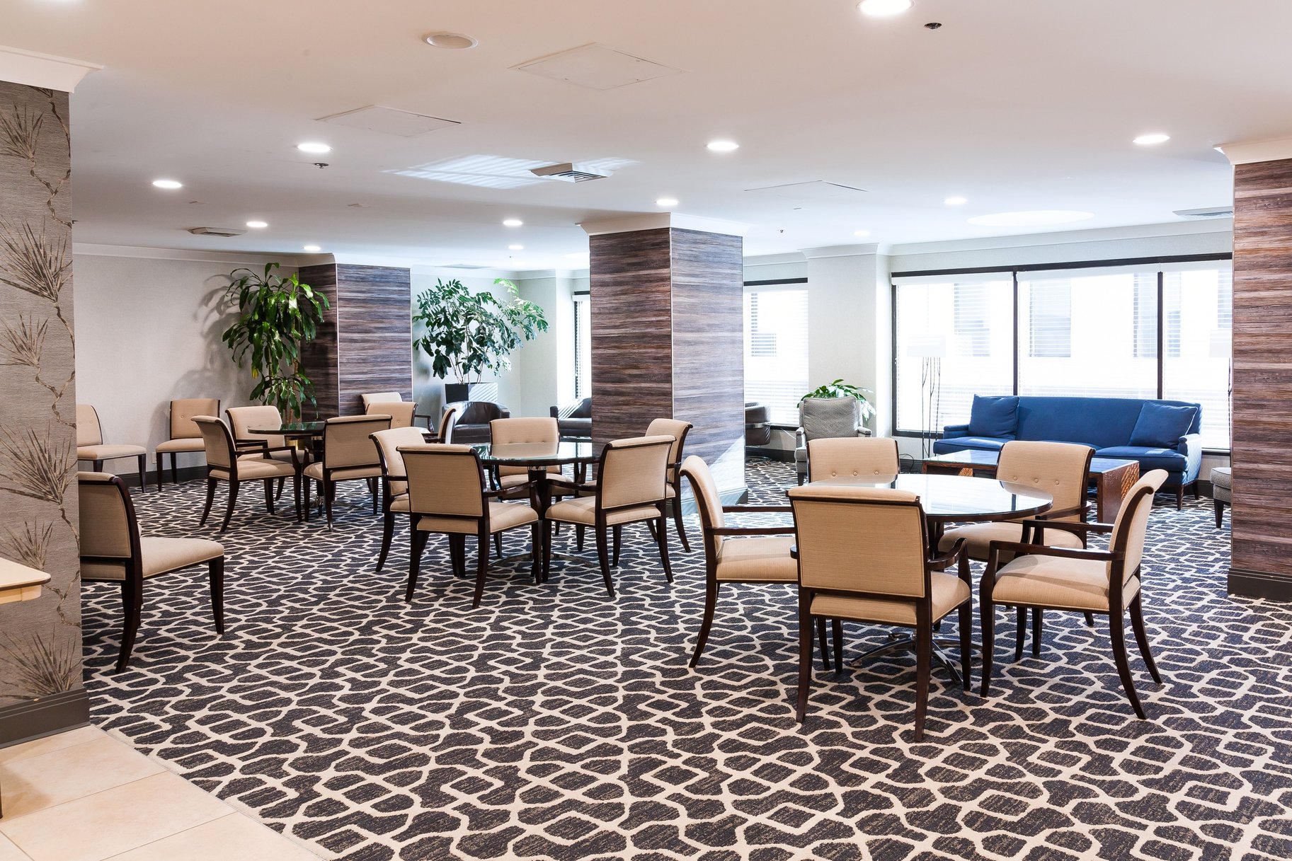  2-Bed Luxury Condo w/ Skyline Views — American Towers - 物件實景
