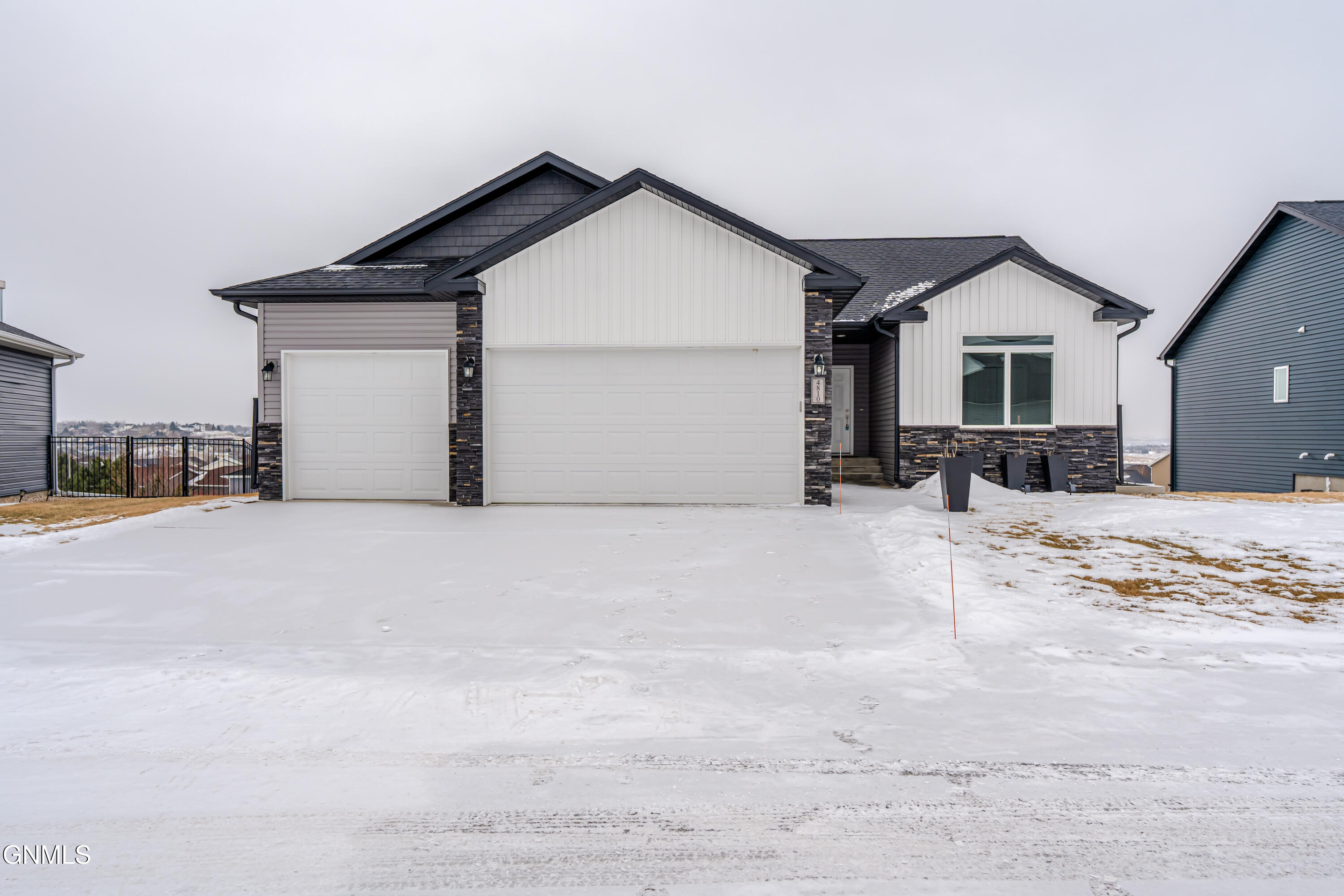 Bismarck, North Dakota, 58503, United States, 4 Bedrooms Bedrooms, ,3 BathroomsBathrooms,Residential,For Sale,2035327