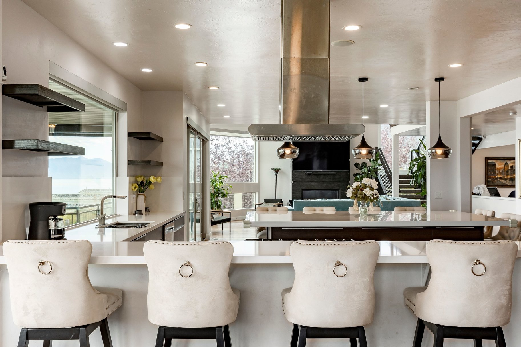  Modern Lakefront Retreat with Breathtaking Lake and Mountain Views - 物件實景
