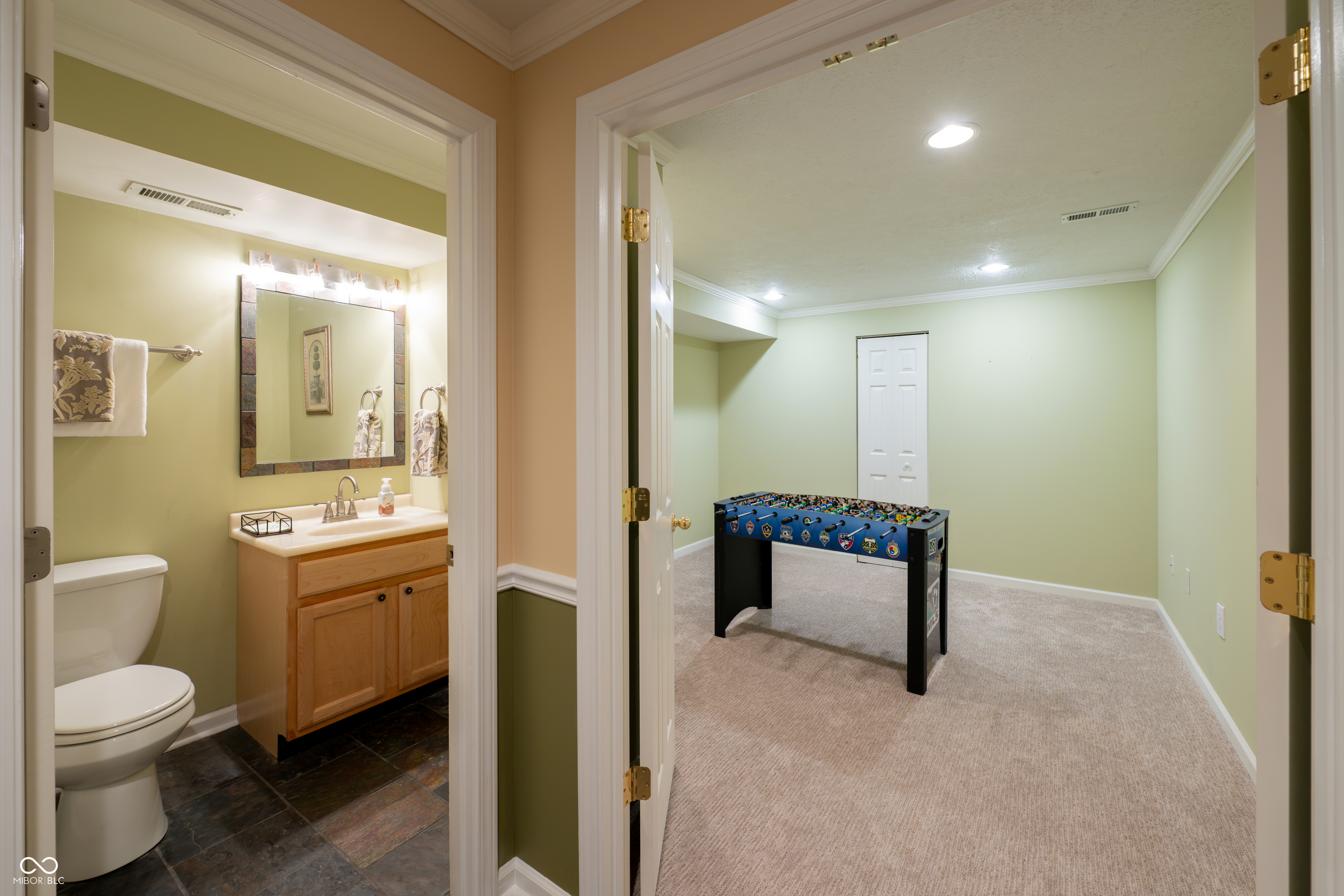 Carmel, Indiana, 46033, United States, 4 Bedrooms Bedrooms, ,4 BathroomsBathrooms,Residential,For Sale,1975371