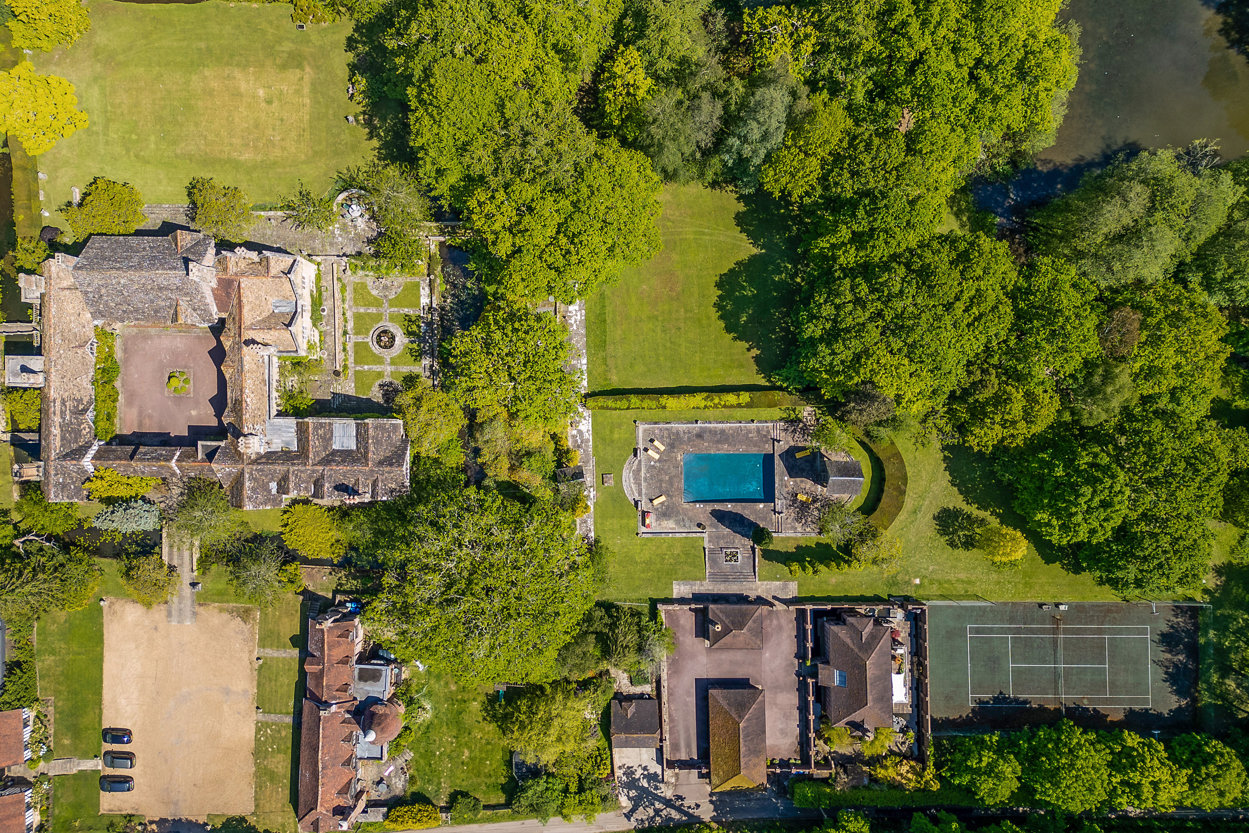  A remarkable manor house surrounded by a moat and 34 acres of private land - 物件實景