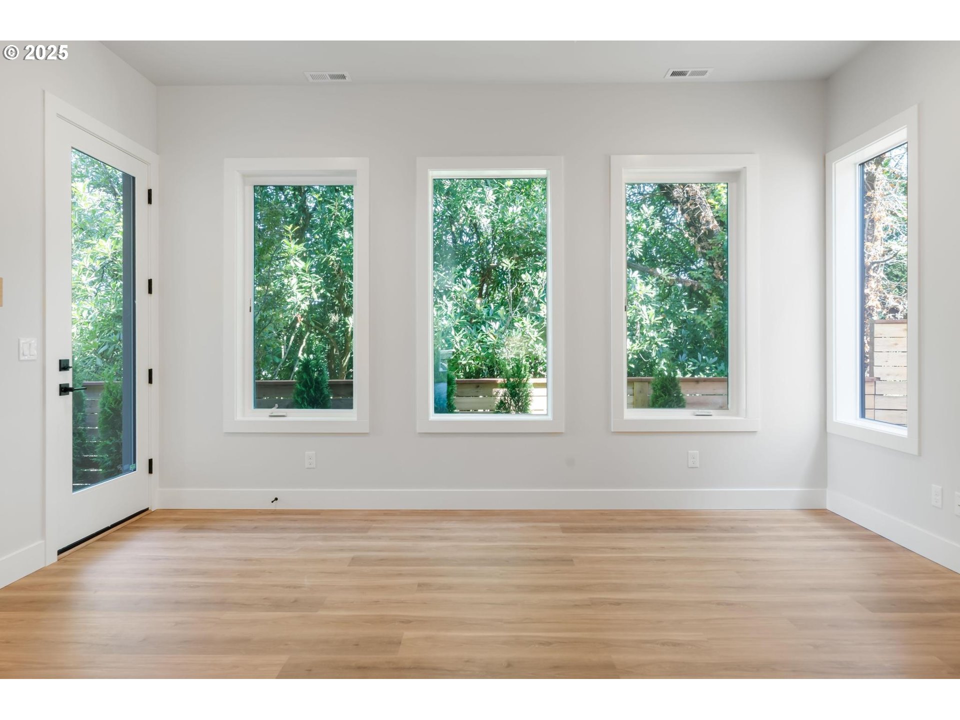 Portland, Oregon, 97219, United States, 3 Bedrooms Bedrooms, ,2 BathroomsBathrooms,Residential,For Sale,1699870