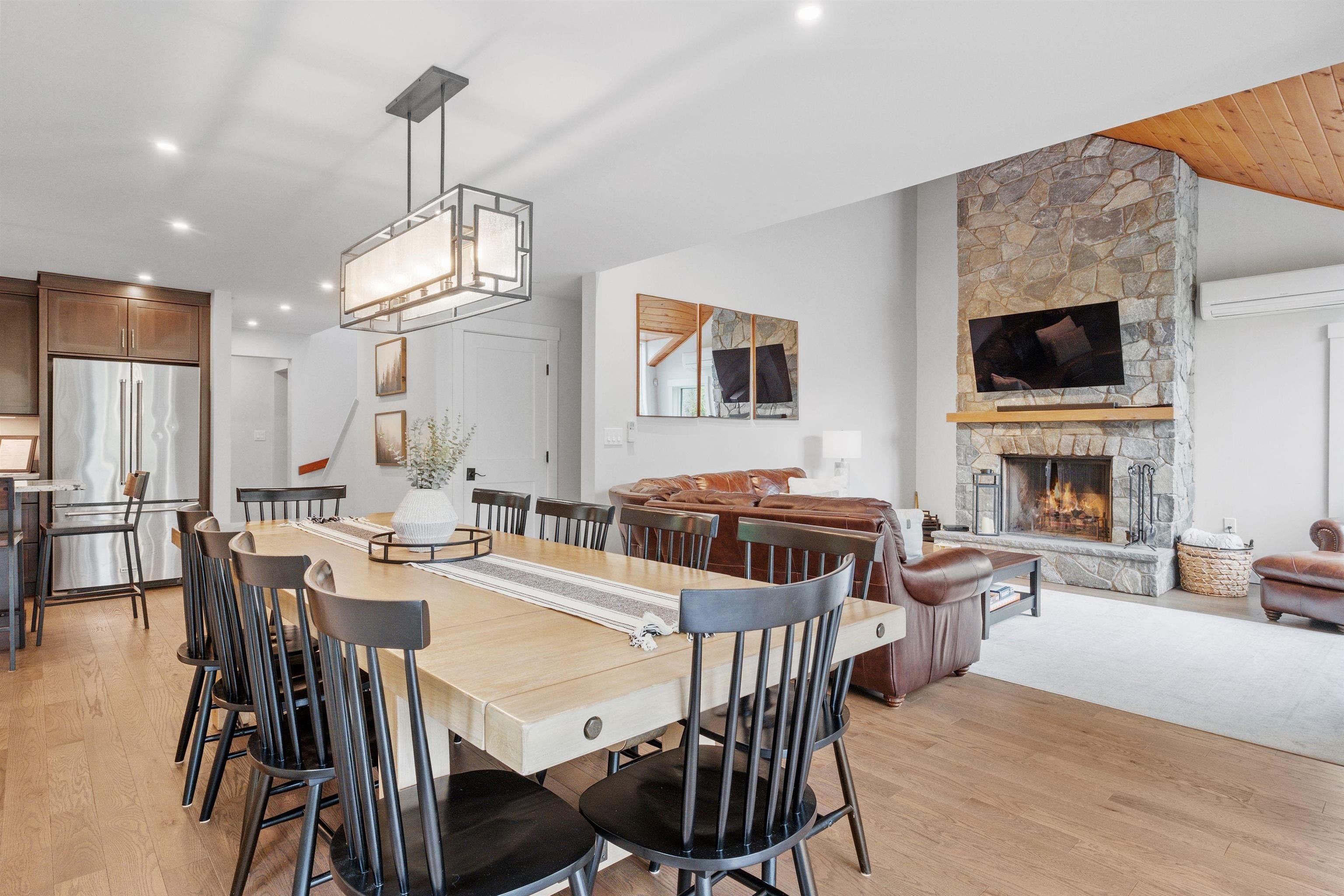 Lincoln, New Hampshire, 03251, United States, 4 Bedrooms Bedrooms, ,4 BathroomsBathrooms,Residential,For Sale,1803073