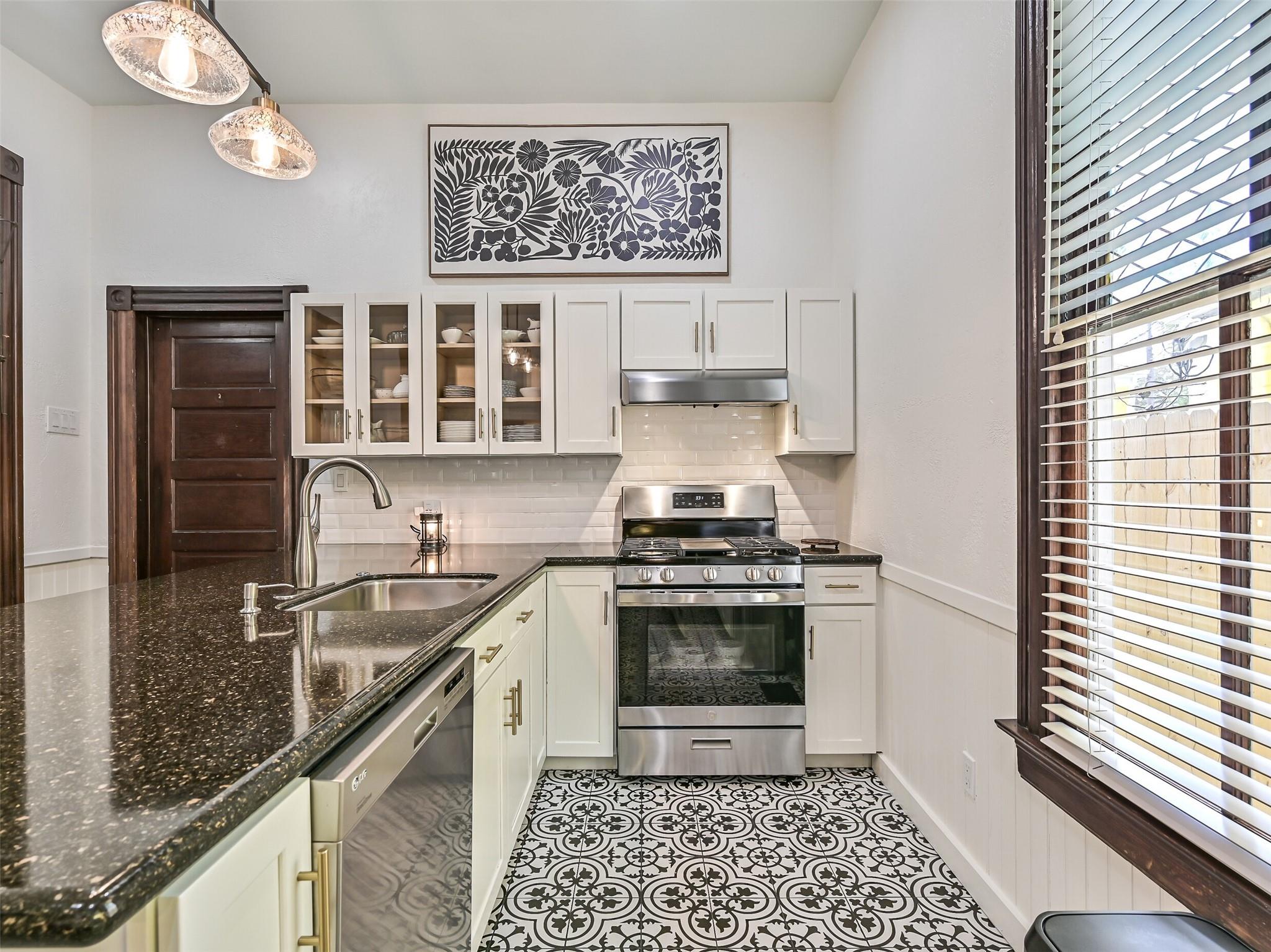 Galveston, Texas, 77550, United States, 4 Bedrooms Bedrooms, ,3 BathroomsBathrooms,Residential,For Sale,1818461