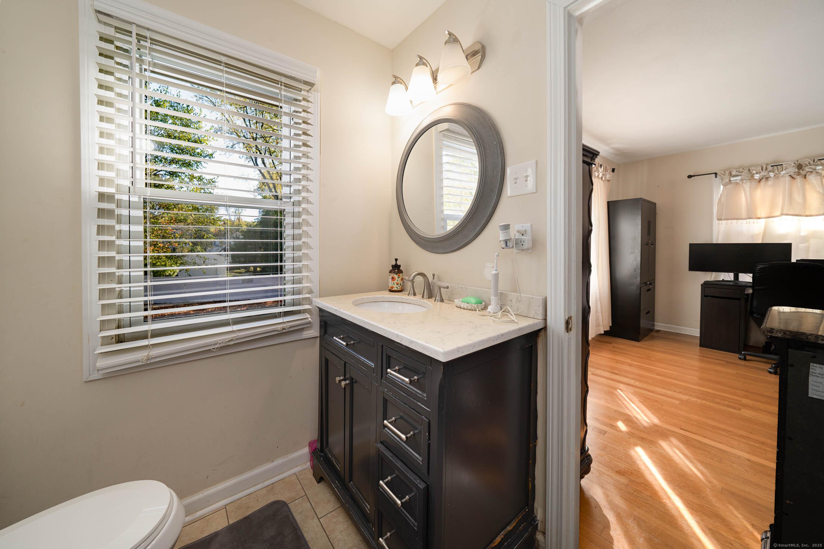 Hamden, Connecticut, 06517, United States, 4 Bedrooms Bedrooms, ,4 BathroomsBathrooms,Residential,For Sale,1982010