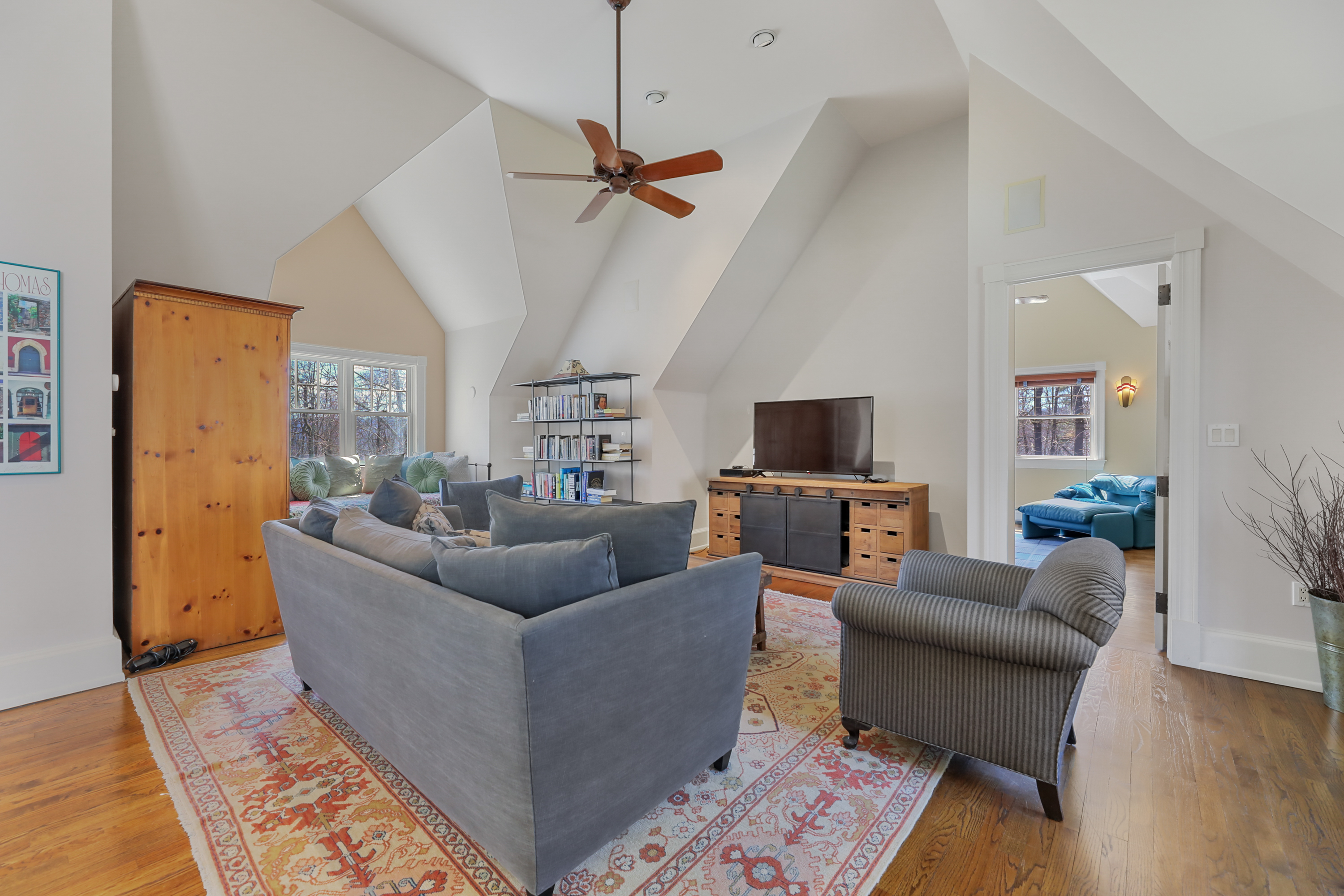  Exquisite Tudor Estate Set on 18+ Breathtaking Acres with Stunning Panoramic Vie - 物件實景