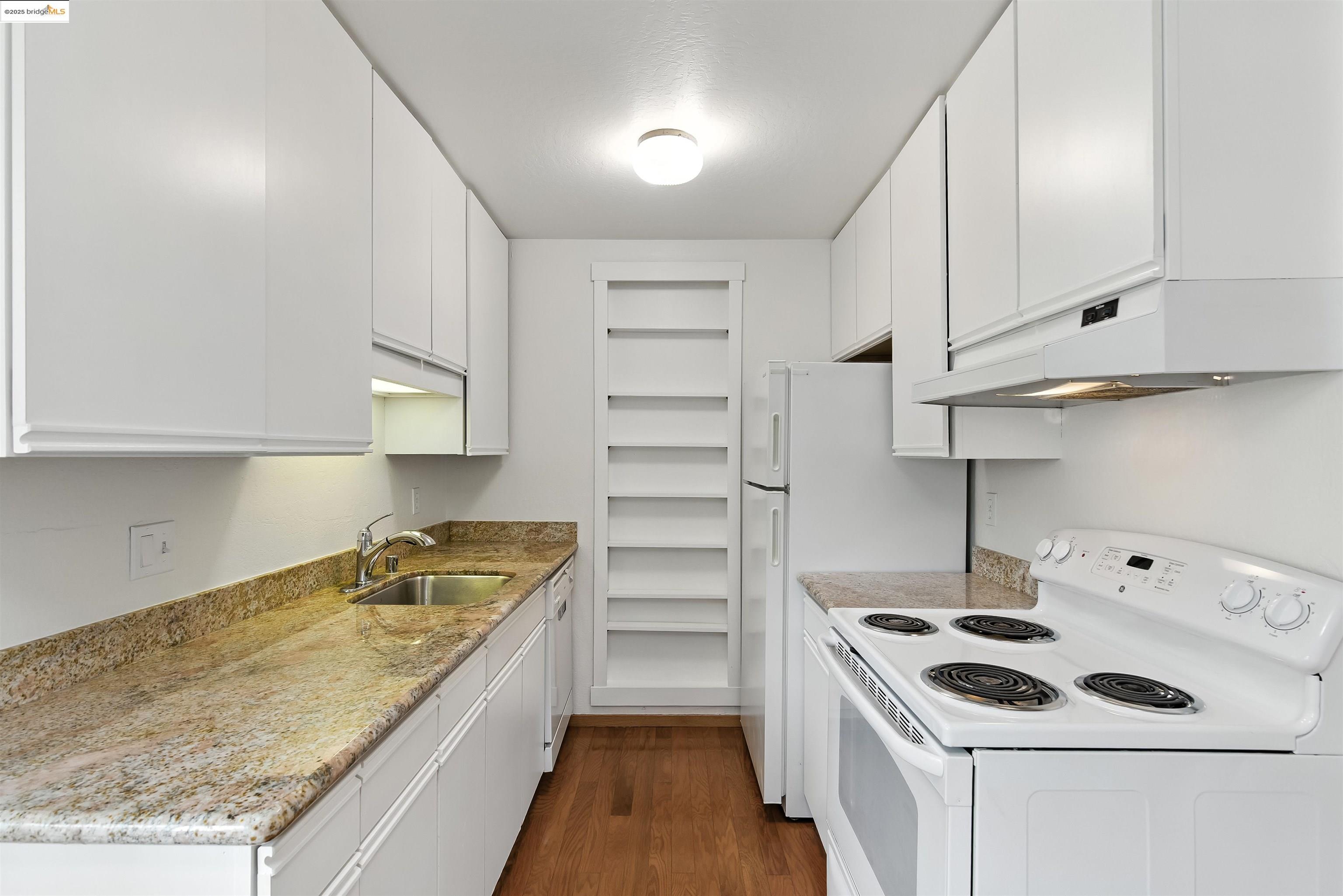 San Leandro, California, 94577, United States, 2 Bedrooms Bedrooms, ,2 BathroomsBathrooms,Residential,For Sale,1900911