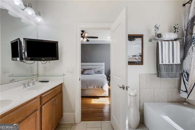 Atlanta, Georgia, 30363, United States, 3 Bedrooms Bedrooms, ,4 BathroomsBathrooms,Residential,For Sale,1913056