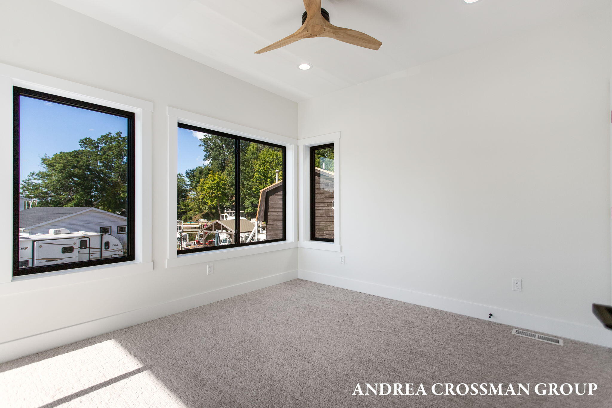 South Haven, Michigan, 49090, United States, 3 Bedrooms Bedrooms, ,3 BathroomsBathrooms,Residential,For Sale,1987512