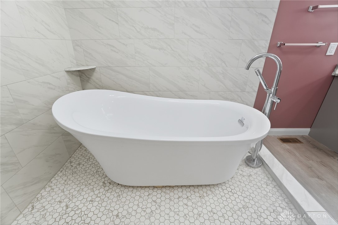 Brookville, Ohio, 45309, United States, 3 Bedrooms Bedrooms, ,4 BathroomsBathrooms,Residential,For Sale,1995742