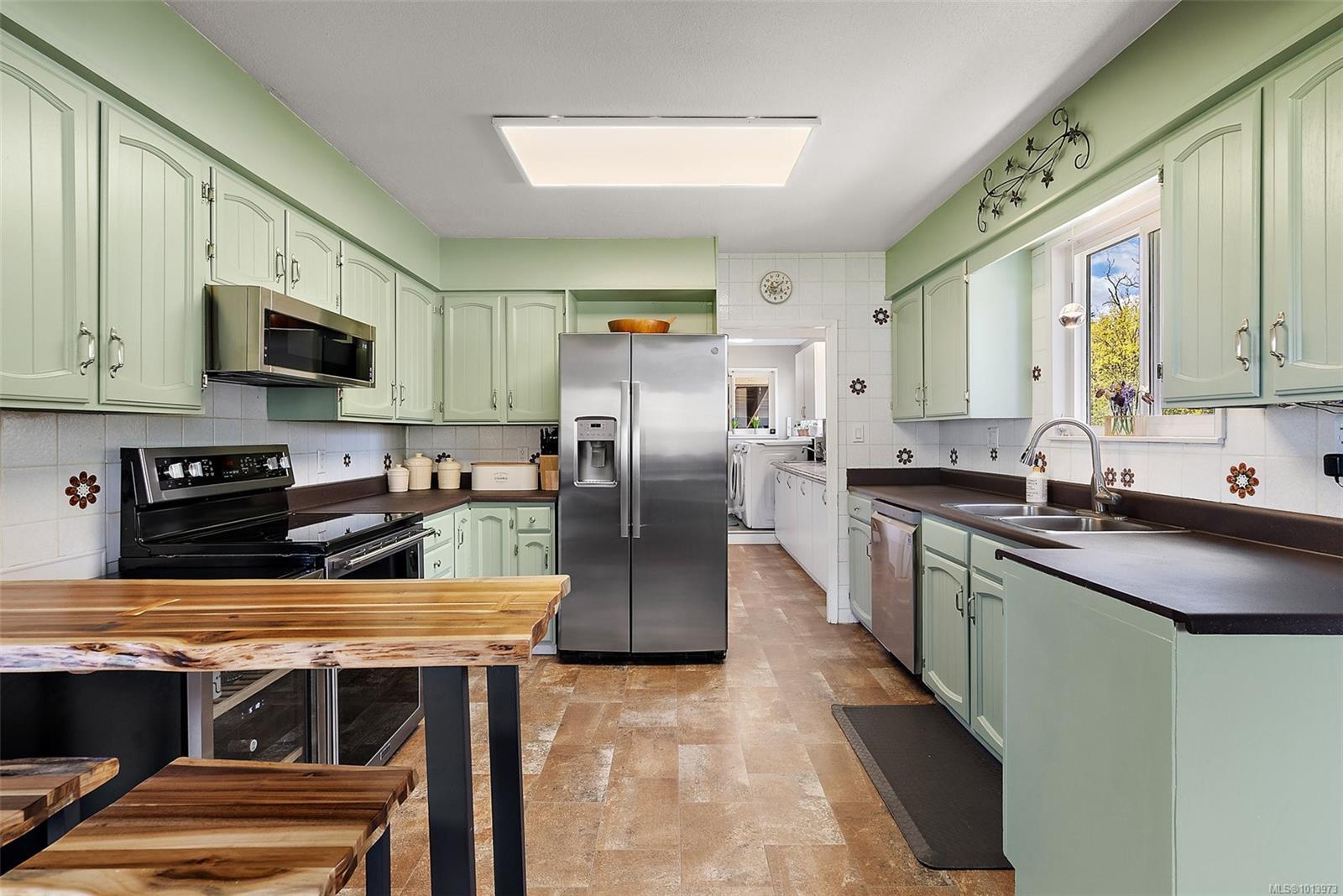 DUNCAN, British Columbia, V9L 6K5, CA, 4 Bedrooms Bedrooms, ,Residential,For Sale,1949581