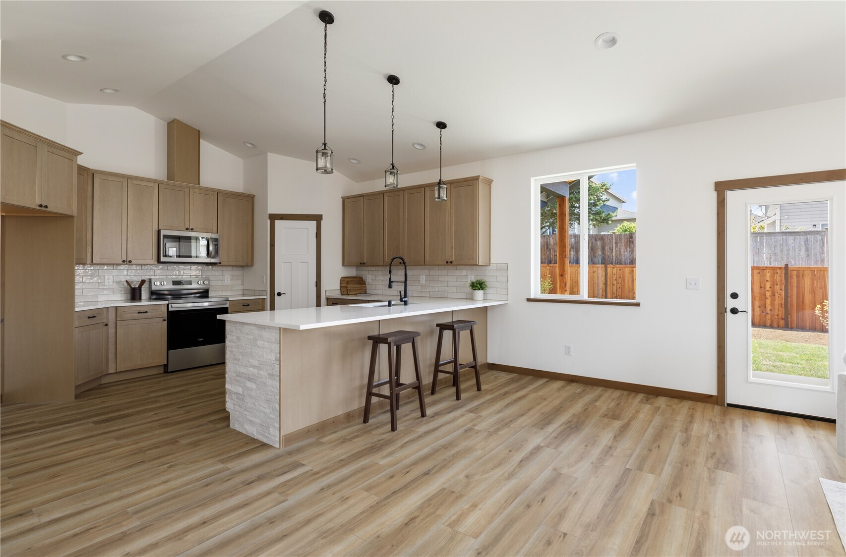 Oak Harbor, Washington, 98277, United States, 4 Bedrooms Bedrooms, ,1 BathroomBathrooms,Residential,For Sale,1939652