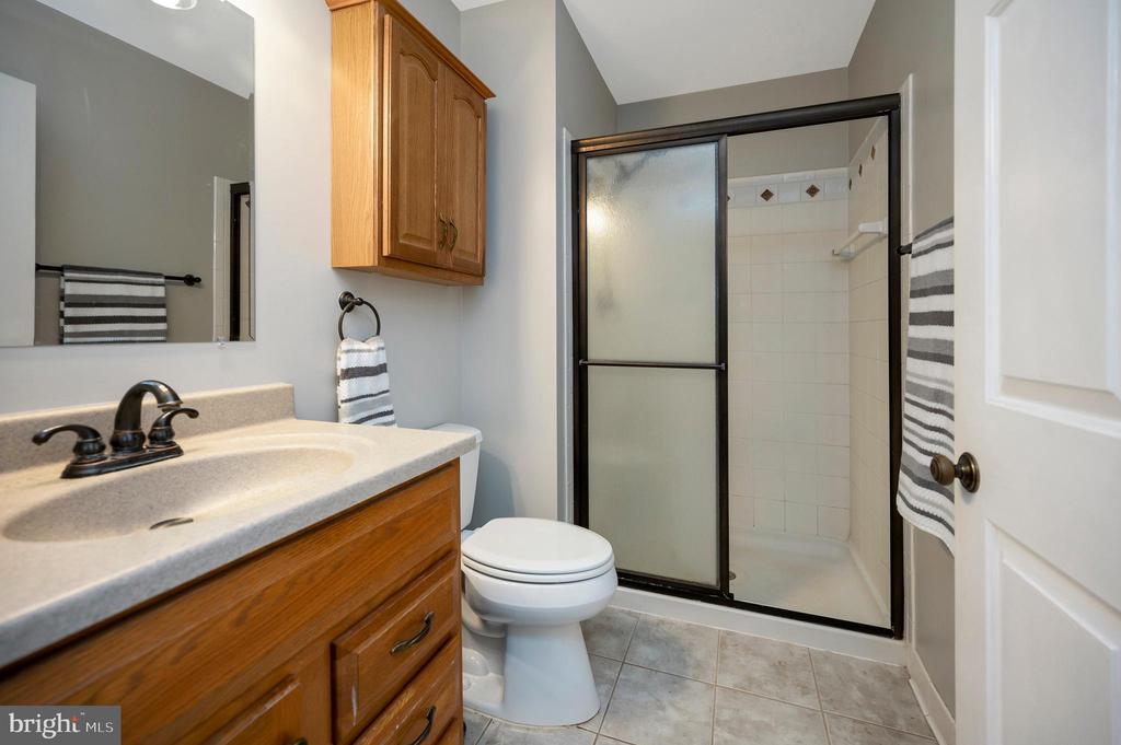 Fredericksburg, Virginia, 22406, United States, 3 Bedrooms Bedrooms, ,2 BathroomsBathrooms,Residential,For Sale,2049336