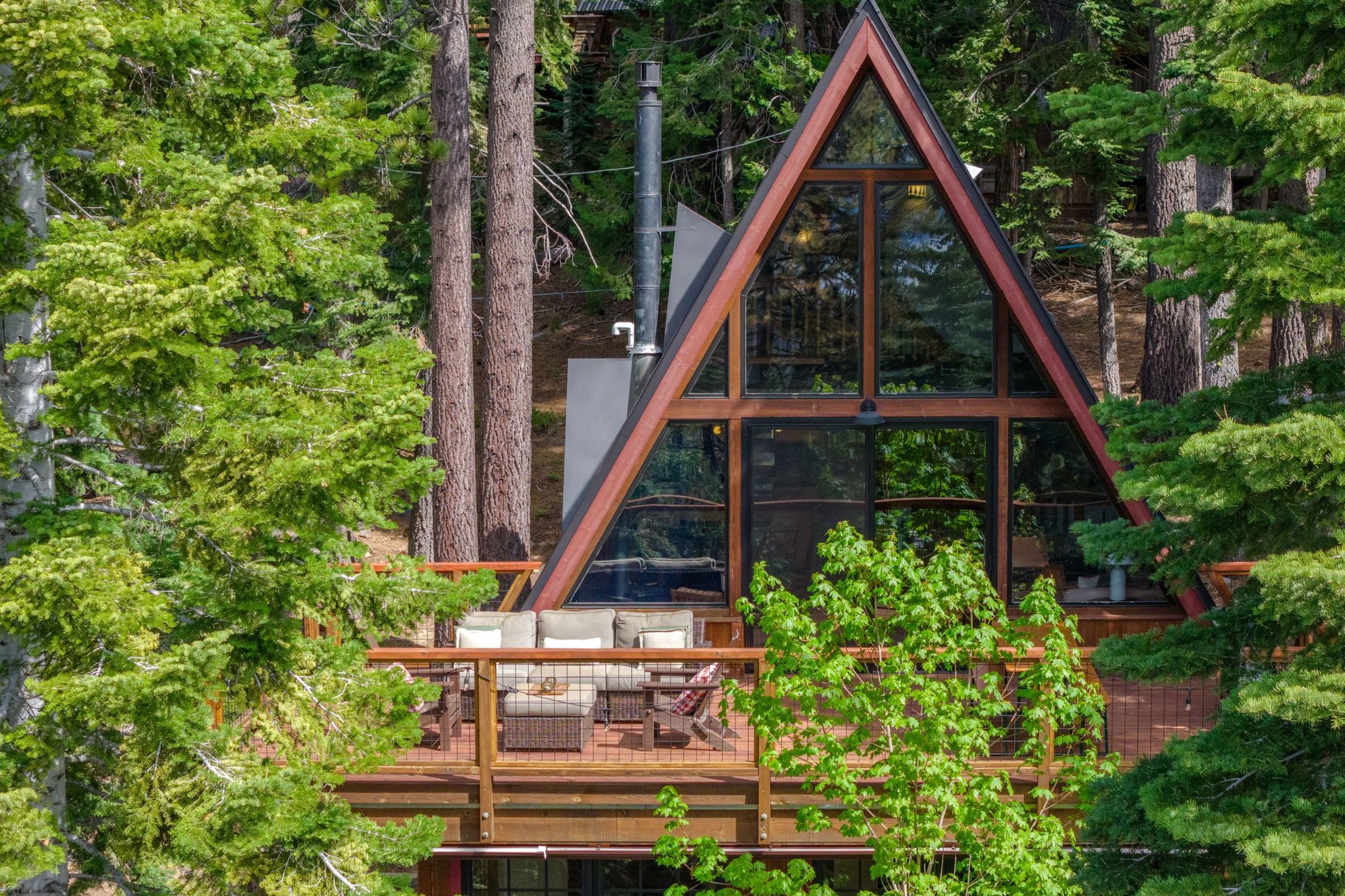  Iconic, Updated A-frame Steps from Trails with Private Beach Membership - 物件實景