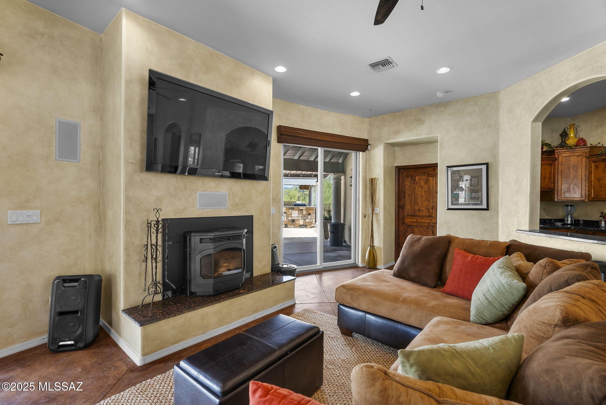 Nogales, Arizona, 85621, United States, 4 Bedrooms Bedrooms, ,7 BathroomsBathrooms,Residential,For Sale,1975895