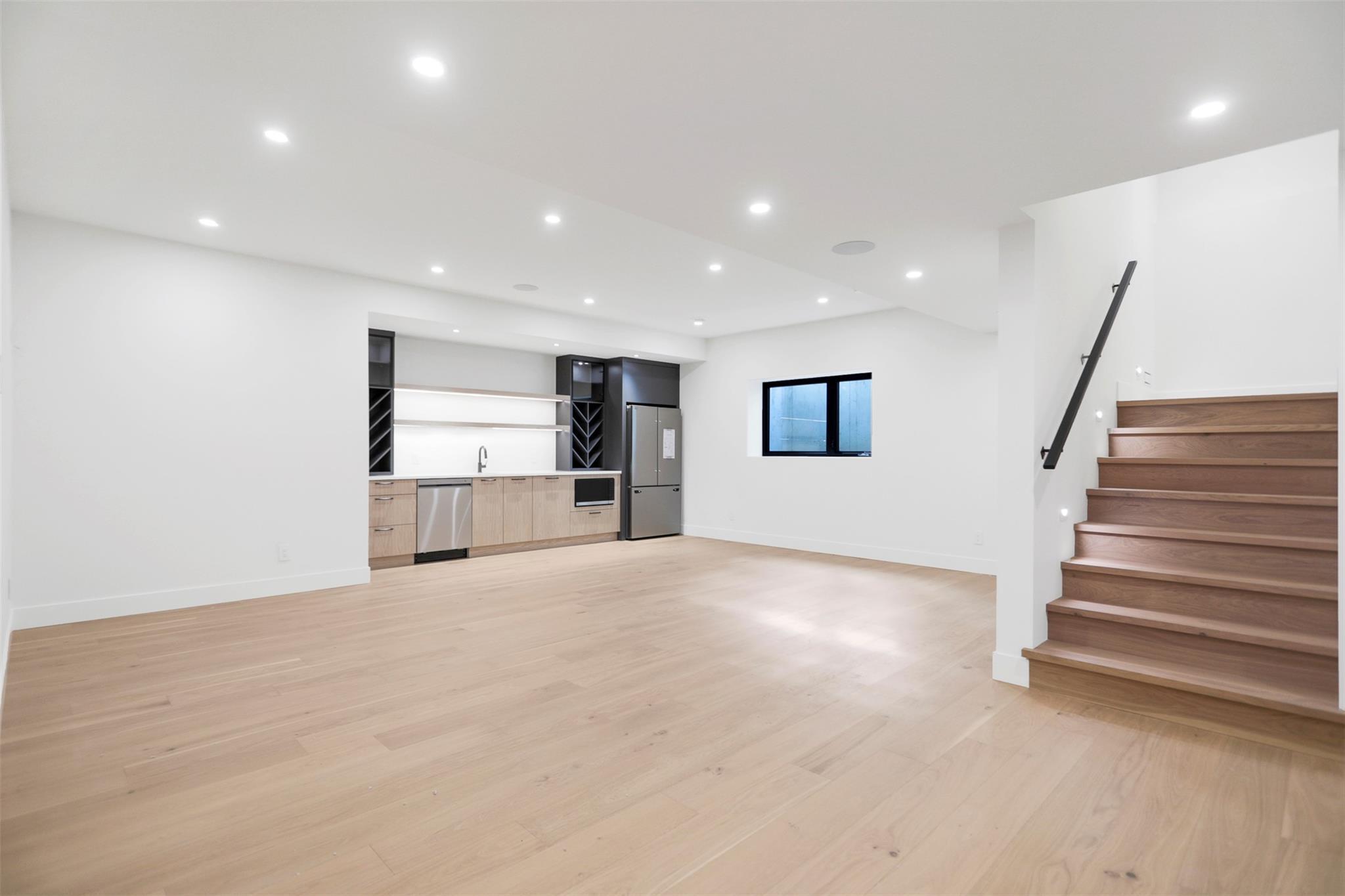 KELOWNA, British Columbia, V1W 0C4, CA, 5 Bedrooms Bedrooms, ,4 BathroomsBathrooms,Residential,For Sale,1960562