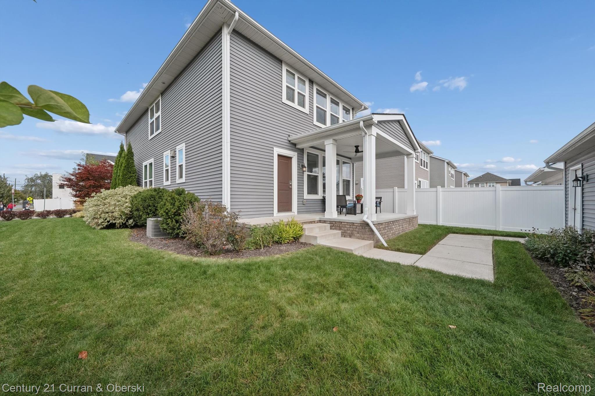 Ferndale, Michigan, 48220, United States, 3 Bedrooms Bedrooms, ,3 BathroomsBathrooms,Residential,For Sale,1984138