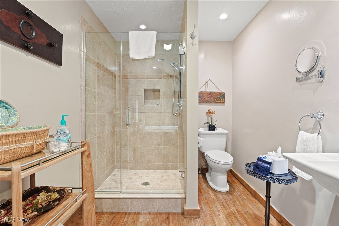 Cleveland, Ohio, 44113, United States, 3 Bedrooms Bedrooms, ,4 BathroomsBathrooms,Residential,For Sale,1984065