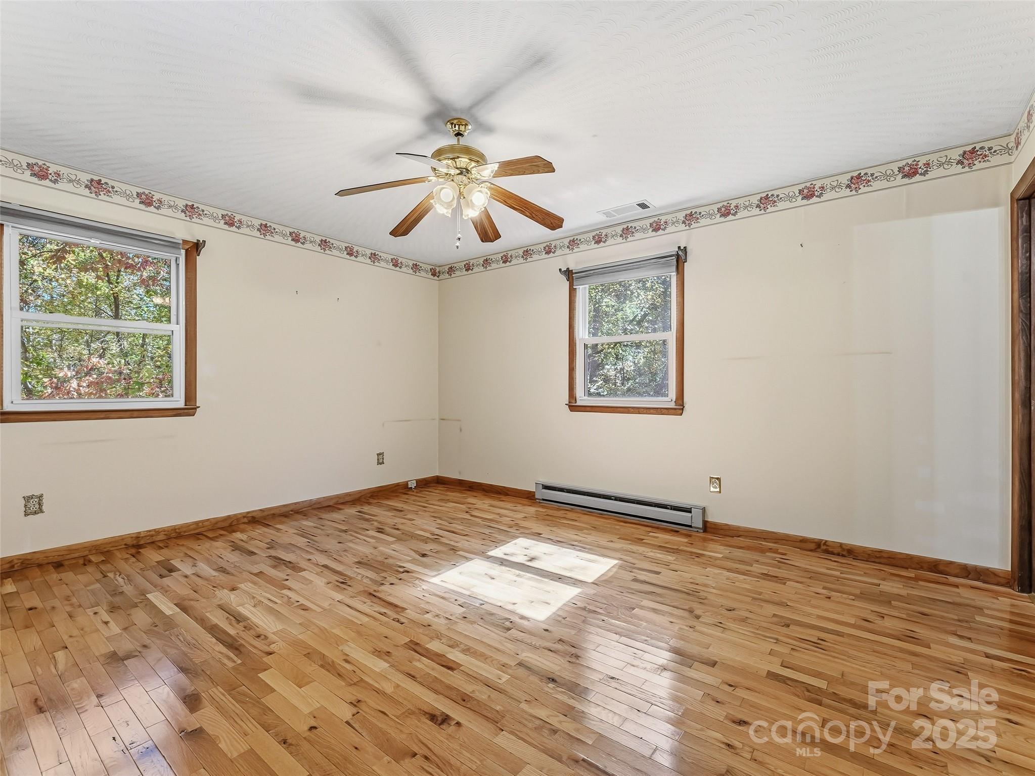 Candler, North Carolina, 28715, United States, 4 Bedrooms Bedrooms, ,3 BathroomsBathrooms,Residential,For Sale,1983385