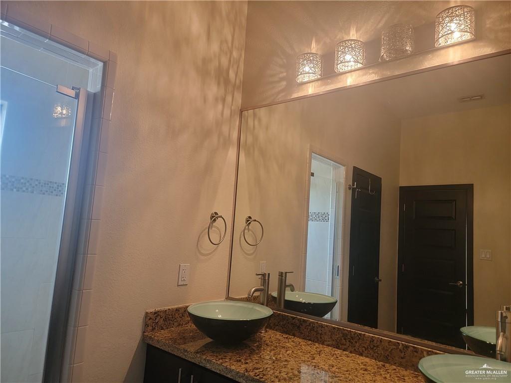 McAllen, Texas, 78503, United States, 5 Bedrooms Bedrooms, ,6 BathroomsBathrooms,Residential,For Sale,1708580