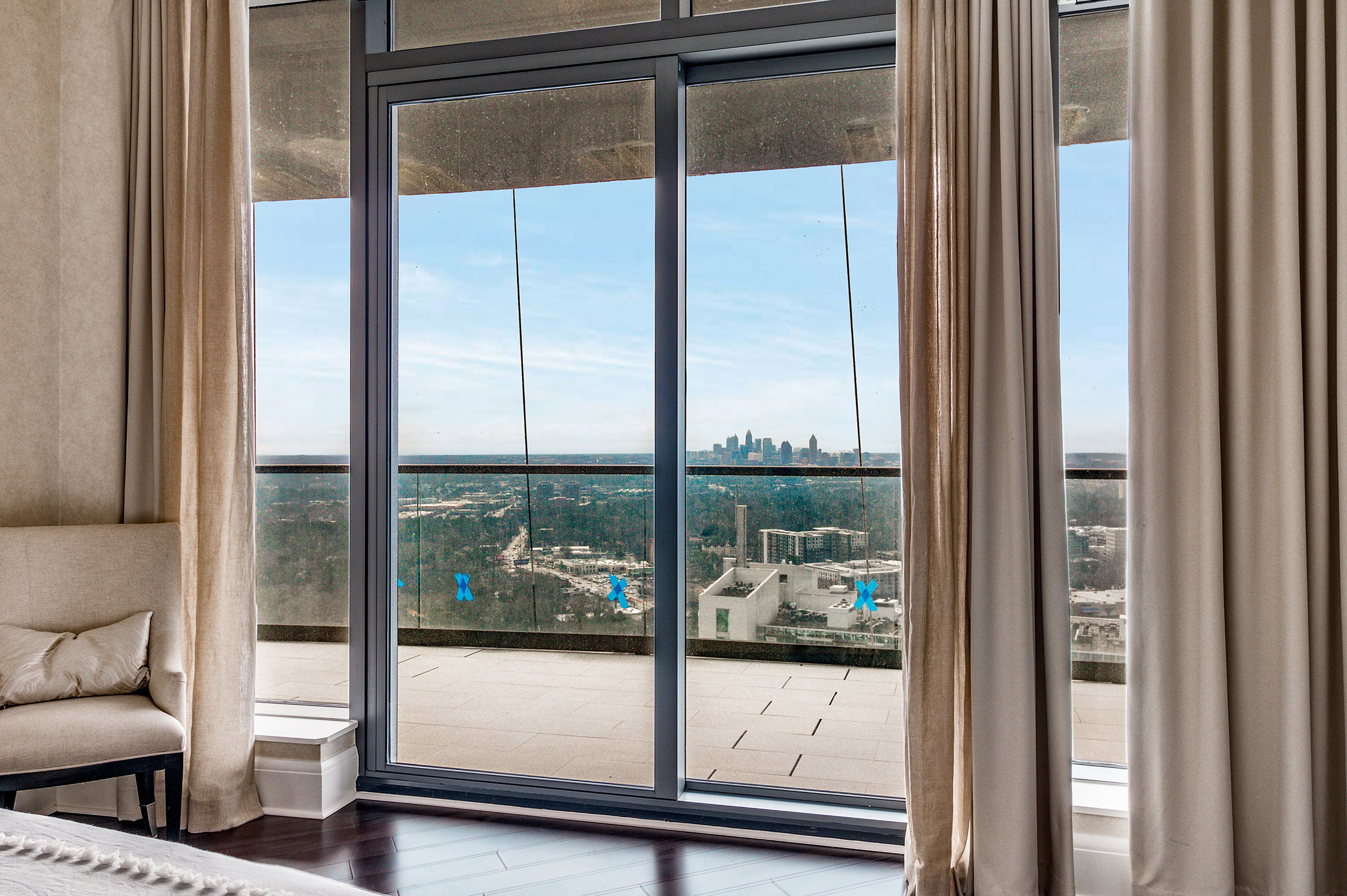  Exceptional Corner Unit with Stunning Skyline Views - 物件實景