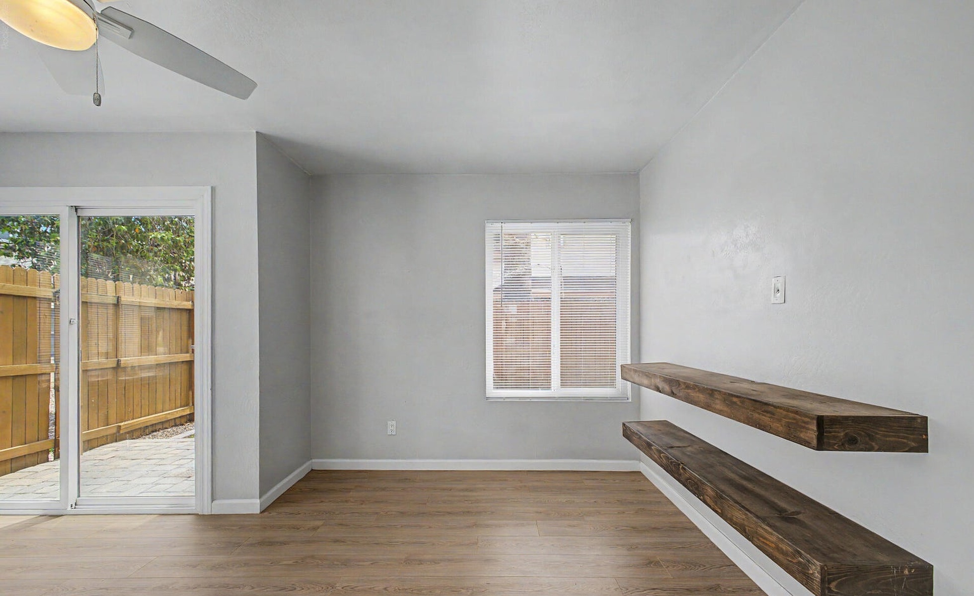  2455 E Broadway Road  Mesa, AZ - 物件實景