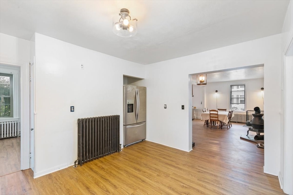 Amesbury, Massachusetts, 01913, United States, 4 Bedrooms Bedrooms, ,2 BathroomsBathrooms,Residential,For Sale,1974593