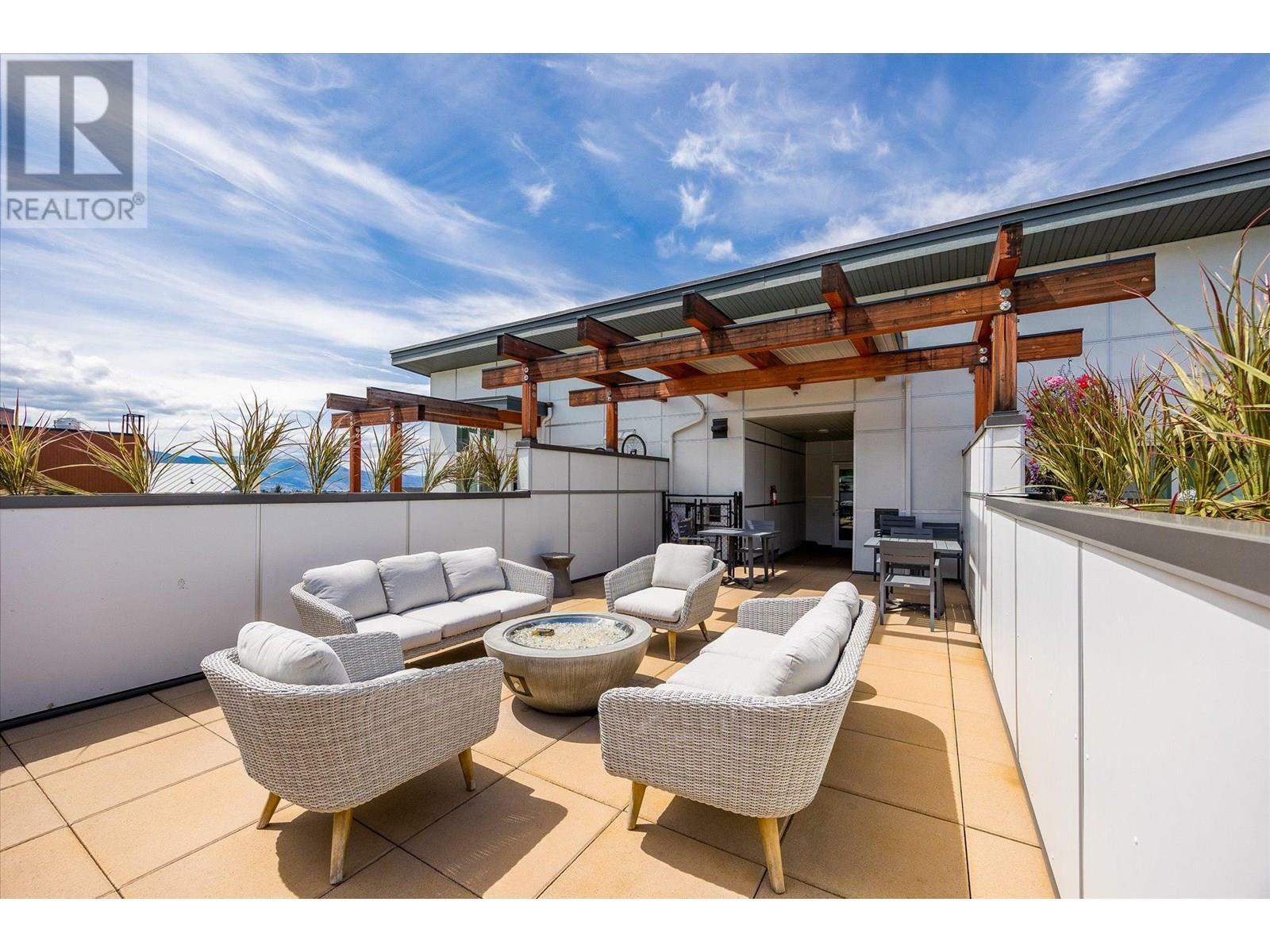 KELOWNA, British Columbia, V1V 2E6, CA, 2 Bedrooms Bedrooms, ,2 BathroomsBathrooms,Residential,For Sale,1961044