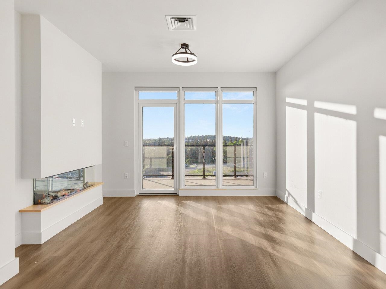 Burlington, Vermont, 05401, United States, 2 Bedrooms Bedrooms, ,1 BathroomBathrooms,Residential,For Sale,1942115