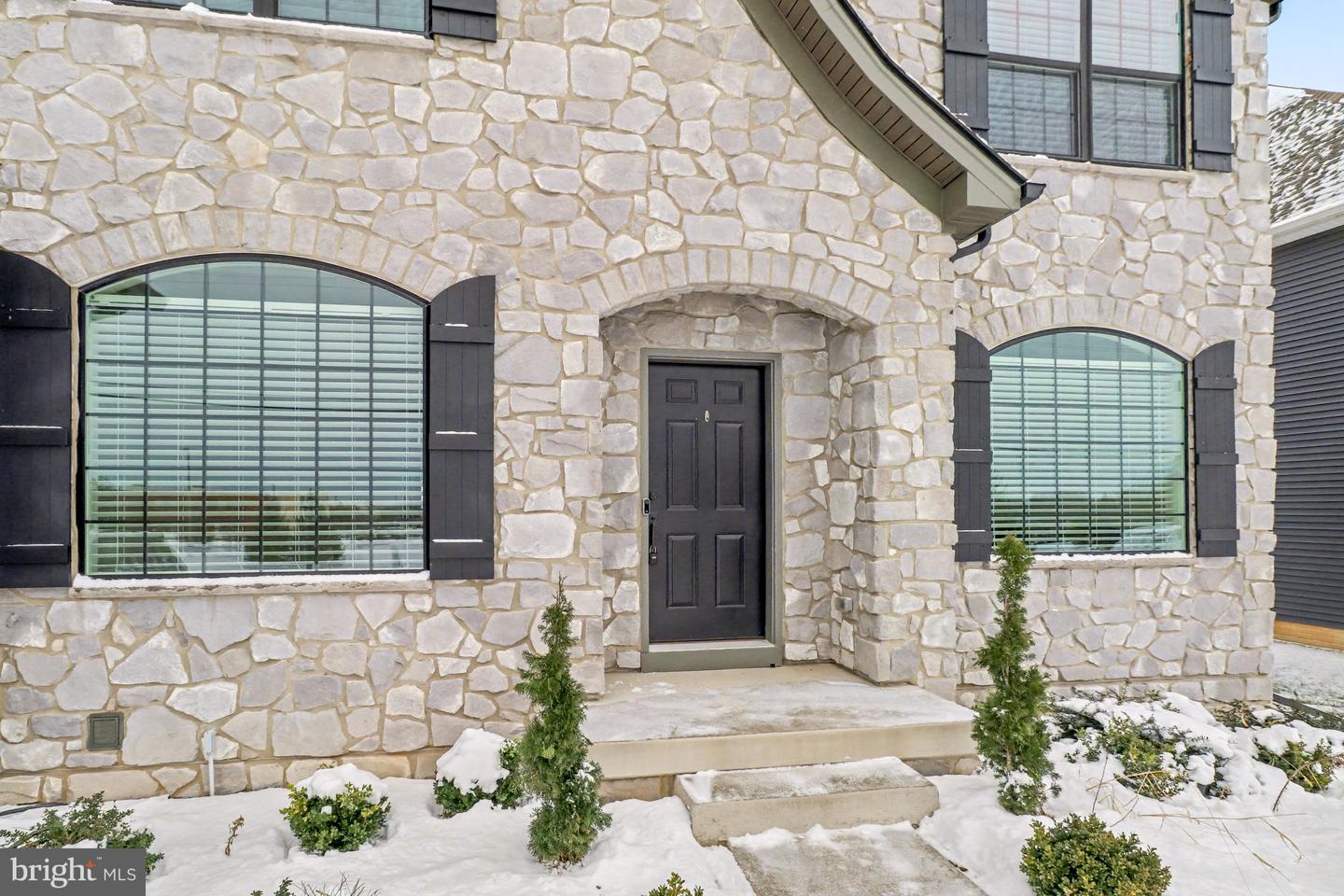 York, Pennsylvania, 17403, United States, 5 Bedrooms Bedrooms, ,6 BathroomsBathrooms,Residential,For Sale,2003251