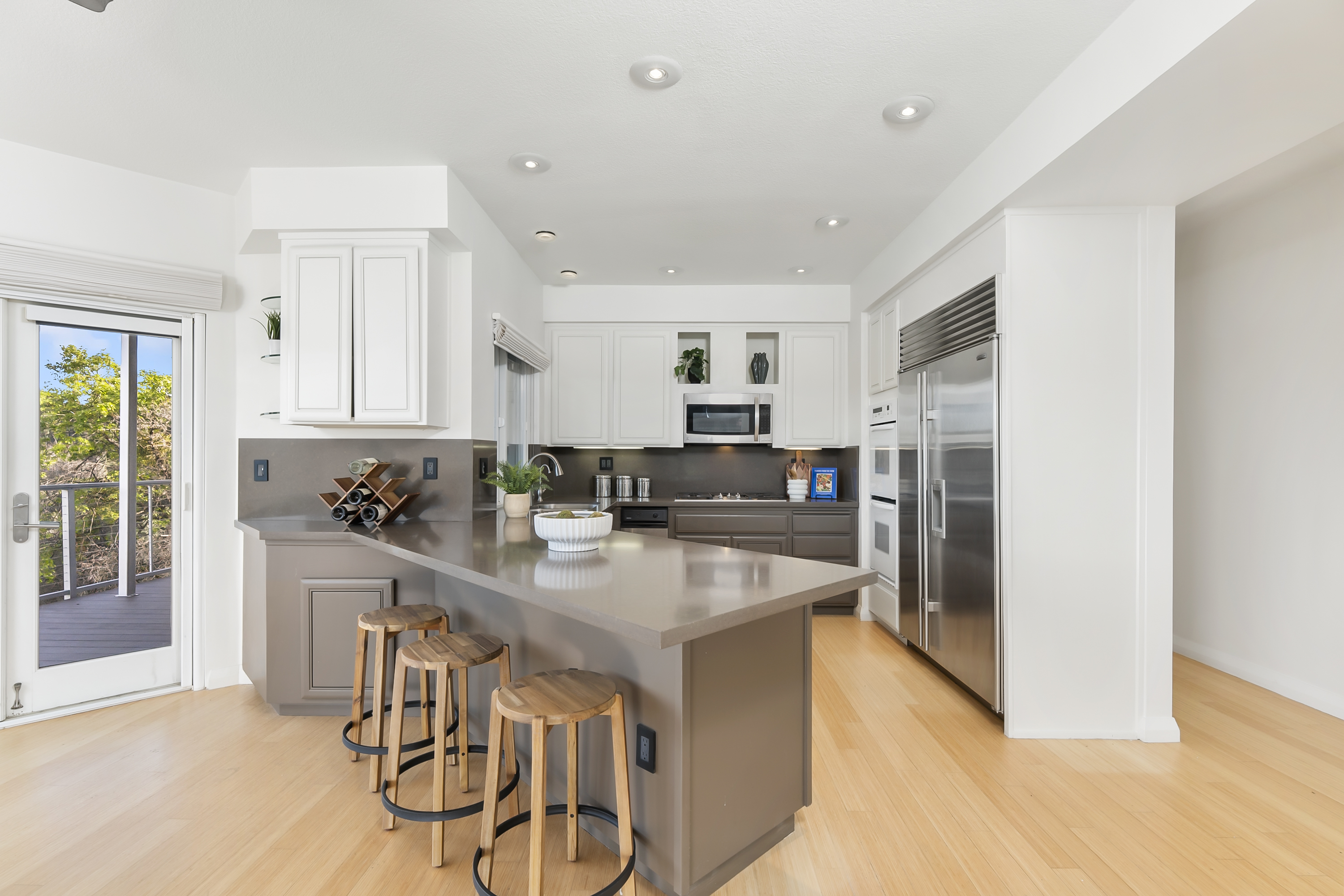  River Views • Pool • A Striking Estate That Makes a Statement - 物件實景