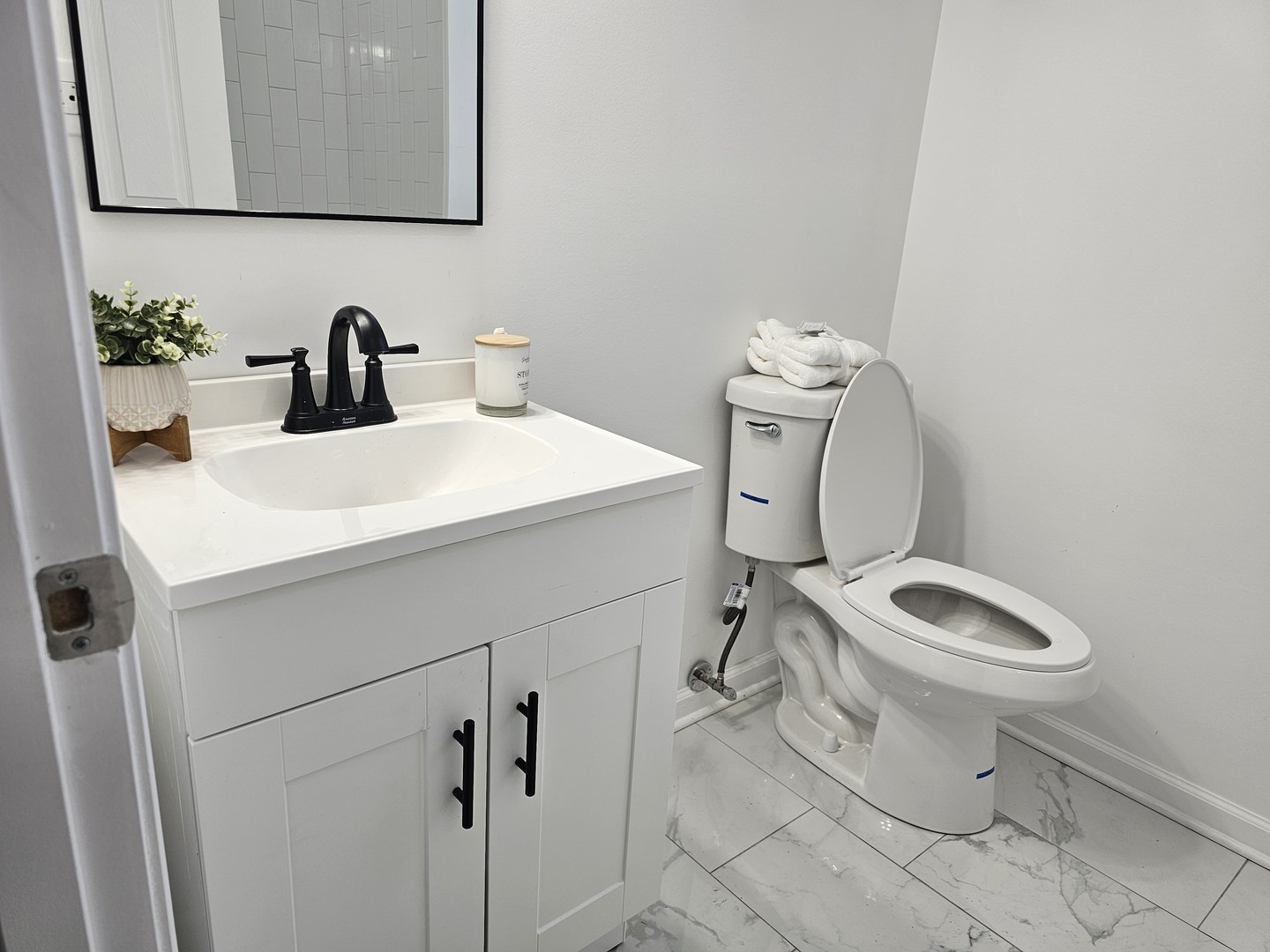 Chicago, Illinois, 60624-2620, United States, 6 Bedrooms Bedrooms, ,3 BathroomsBathrooms,Residential,For Sale,1915629