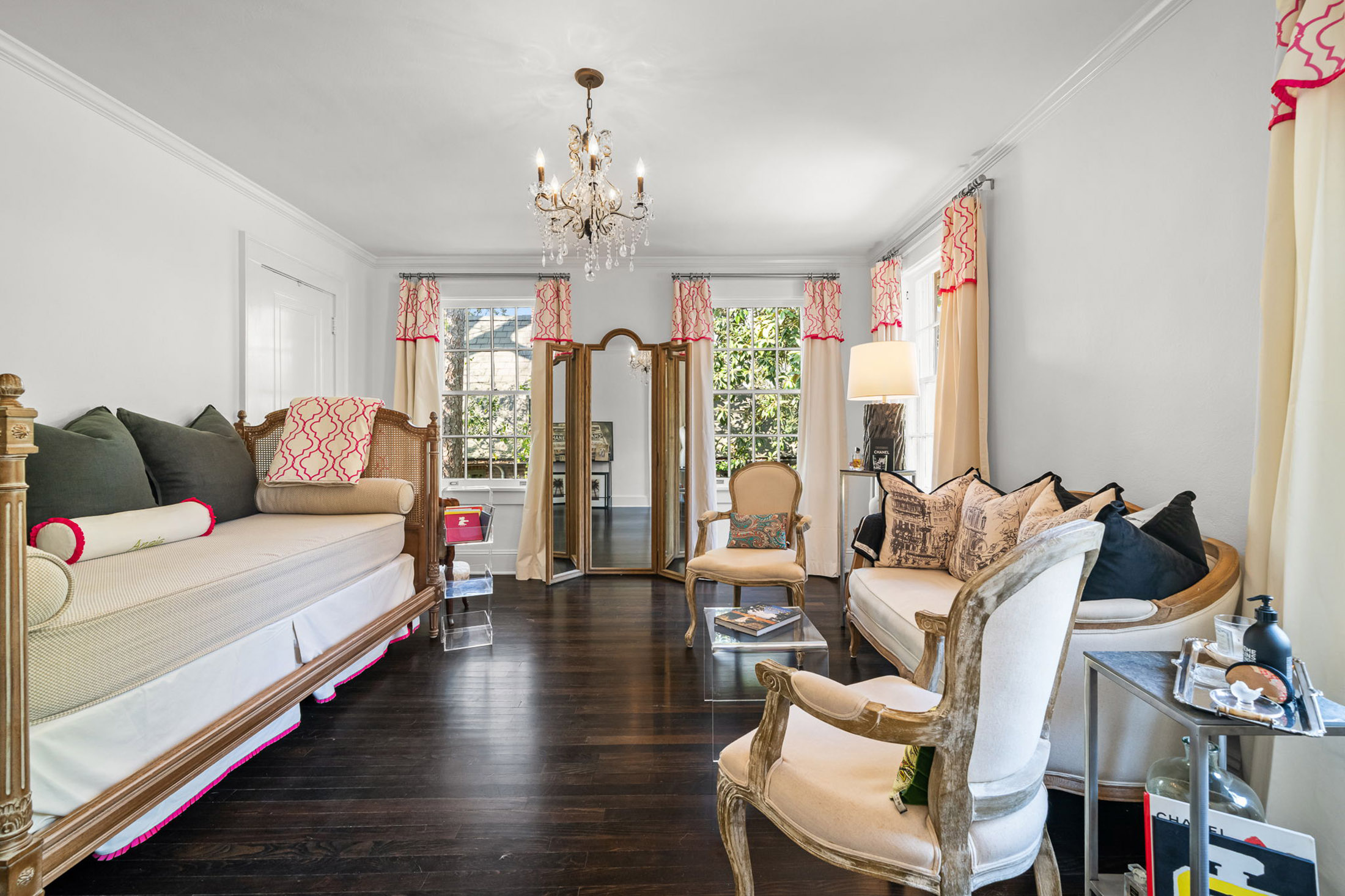  Timeless Ardmore Park Home Blends Classic Charm with Custom Renovations - 物件實景