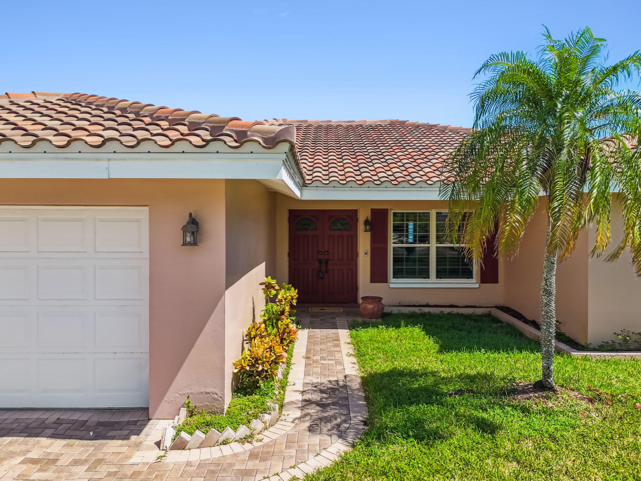 Madeira Beach, Florida, 33708, United States, 4 Bedrooms Bedrooms, ,2 BathroomsBathrooms,Residential,For Sale,2005483