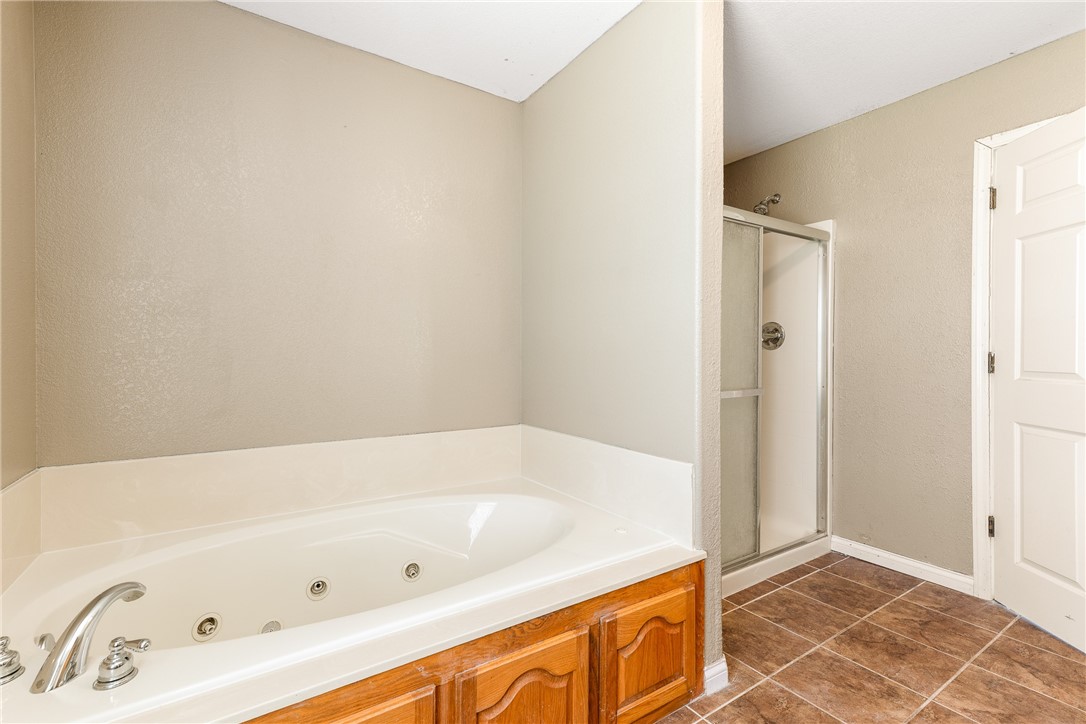 Huntsville, Arkansas, 72740, United States, 3 Bedrooms Bedrooms, ,4 BathroomsBathrooms,Residential,For Sale,1907713