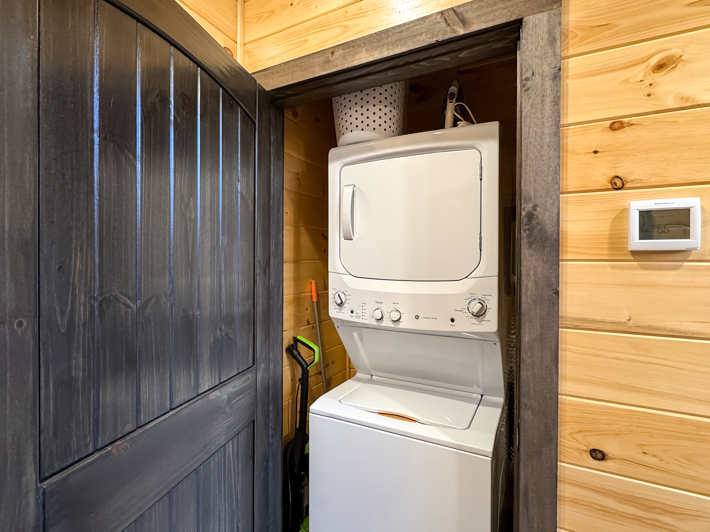 Sevierville, Tennessee, 37862, United States, 3 Bedrooms Bedrooms, ,3 BathroomsBathrooms,Residential,For Sale,1984599