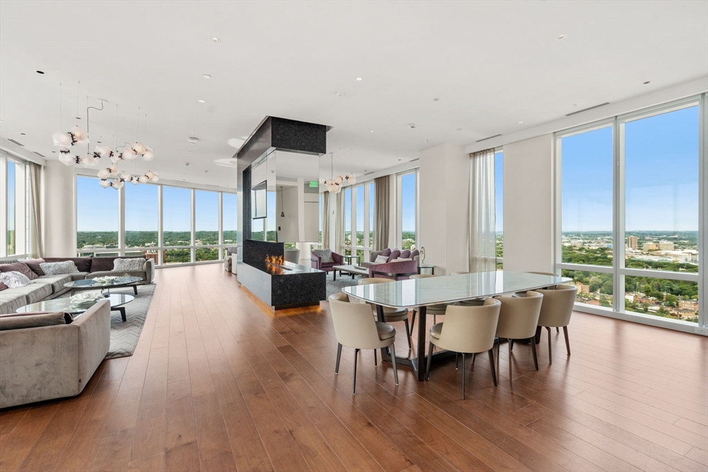 Boston, Massachusetts, 02215, United States, 2 Bedrooms Bedrooms, ,2 BathroomsBathrooms,Residential,For Sale,1941933