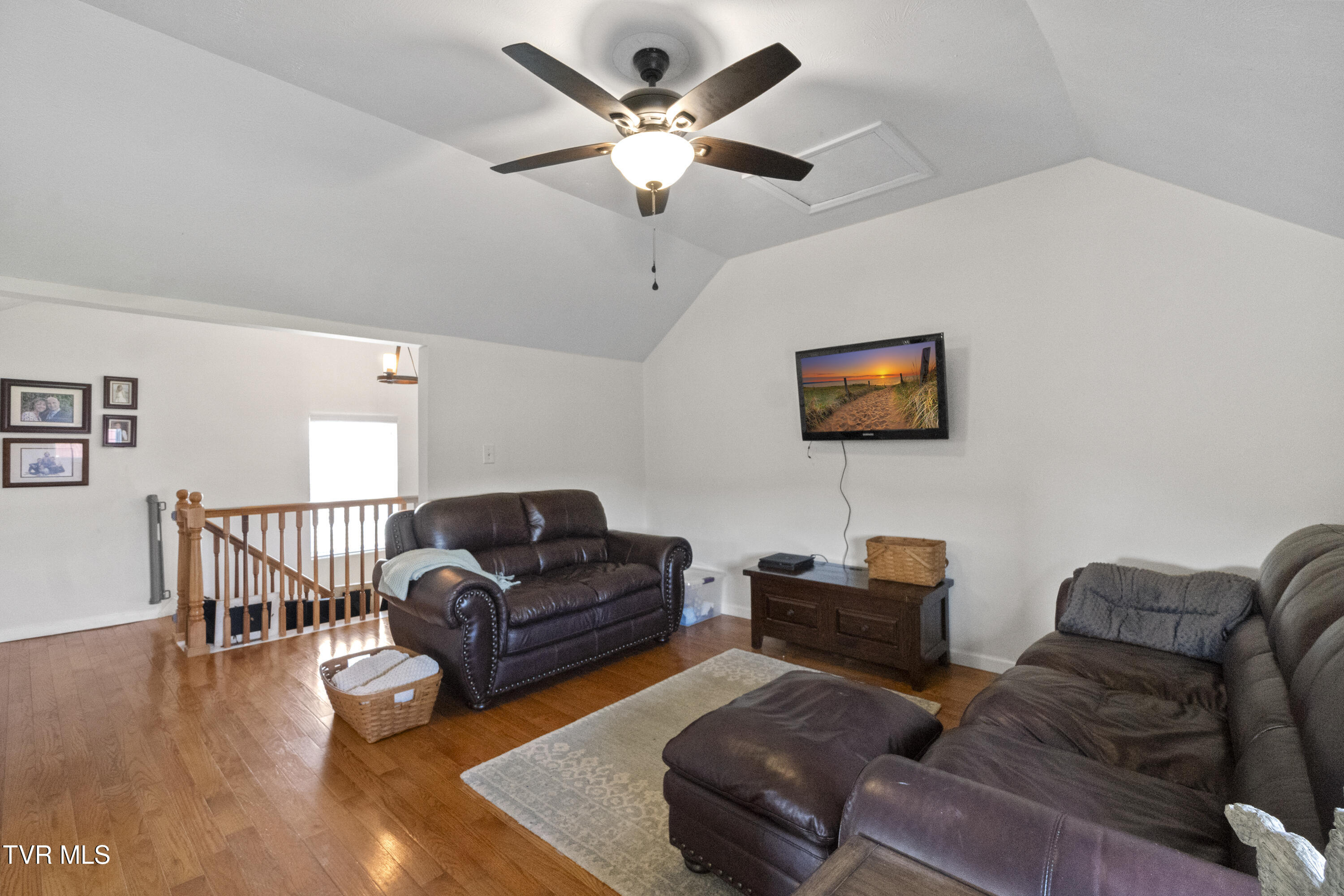 Greeneville, Tennessee, 37745, United States, 3 Bedrooms Bedrooms, ,3 BathroomsBathrooms,Residential,For Sale,2039547