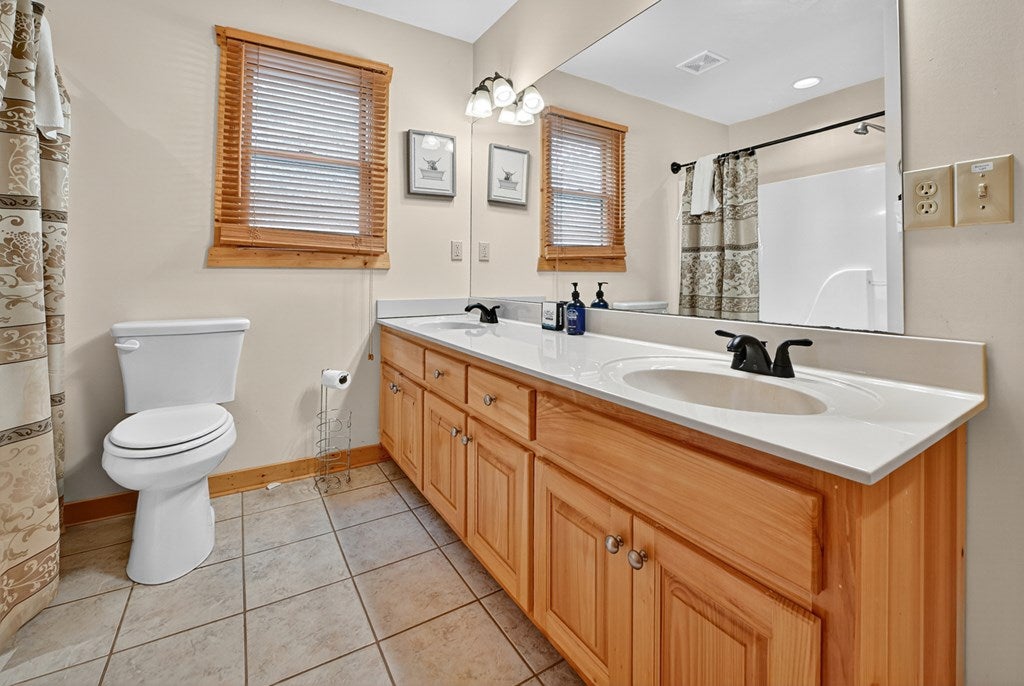 Ellijay, Georgia, 30540, United States, 3 Bedrooms Bedrooms, ,3 BathroomsBathrooms,Residential,For Sale,1916949