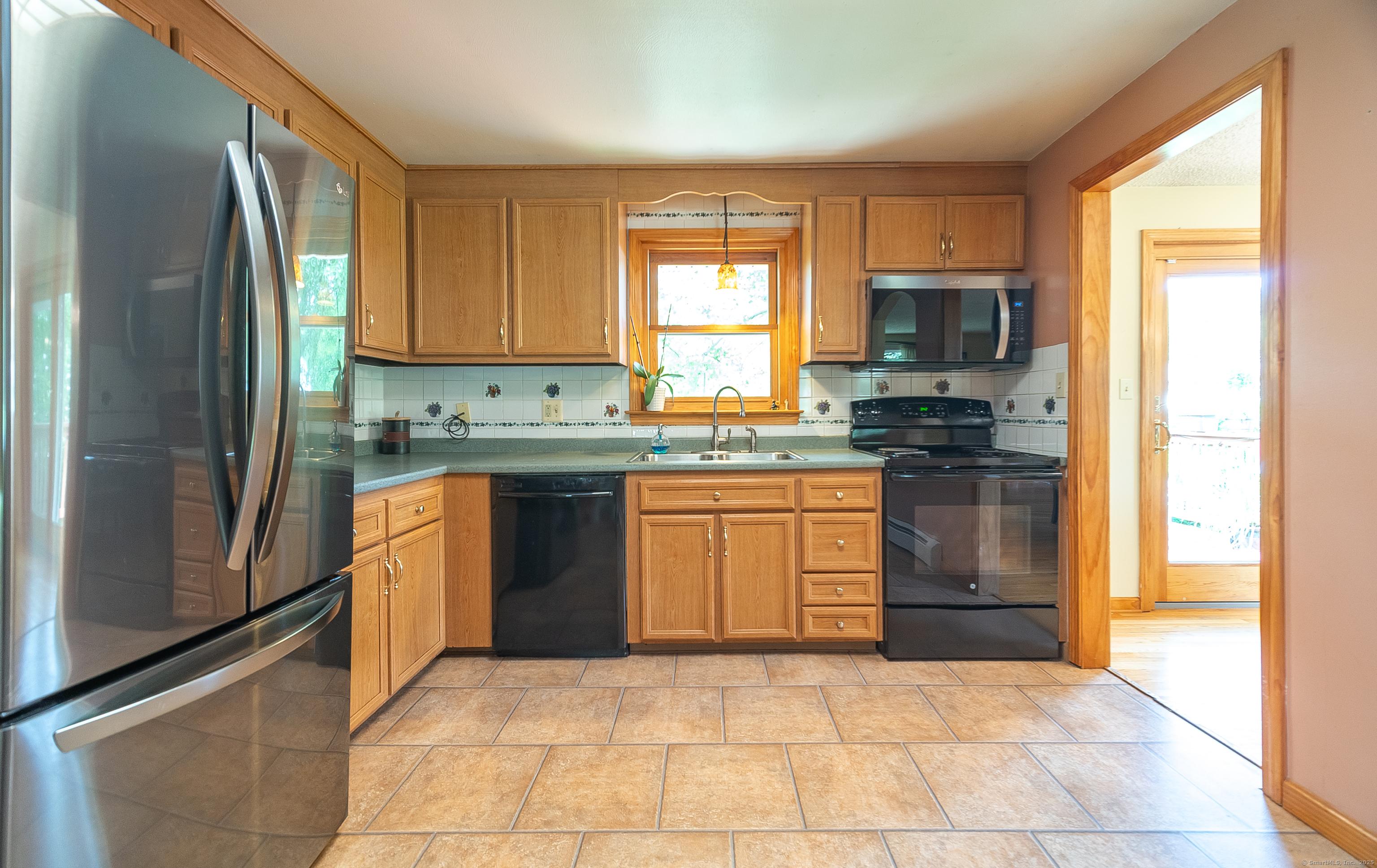 Southington, Connecticut, 06489, United States, 4 Bedrooms Bedrooms, ,4 BathroomsBathrooms,Residential,For Sale,1938423